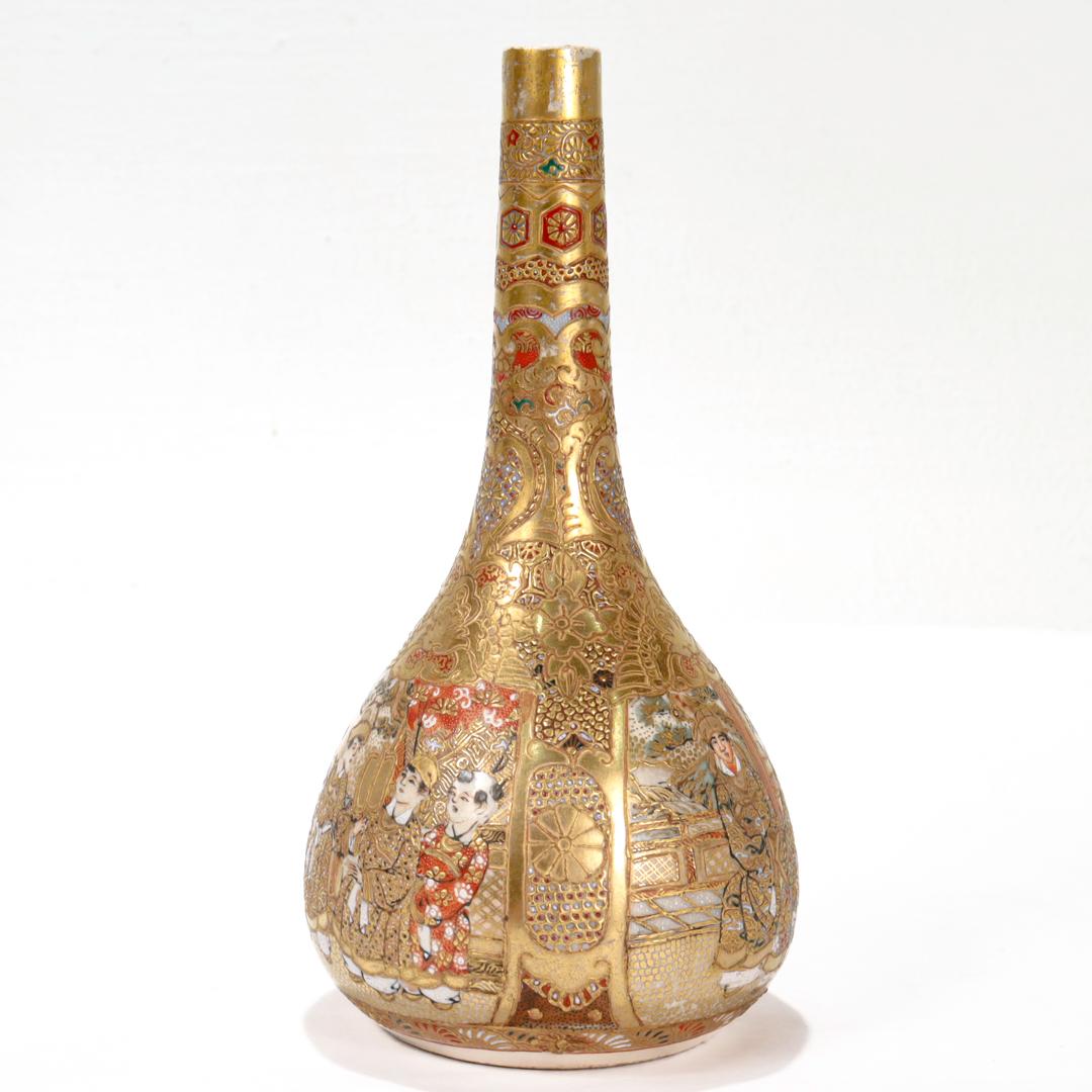 20ième siècle Vase à bourgeons japonais ancien en poterie de Satsuma en vente