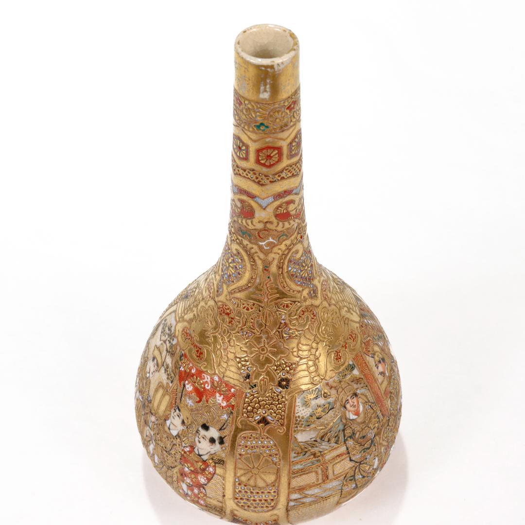 Vase à bourgeons japonais ancien en poterie de Satsuma en vente 1