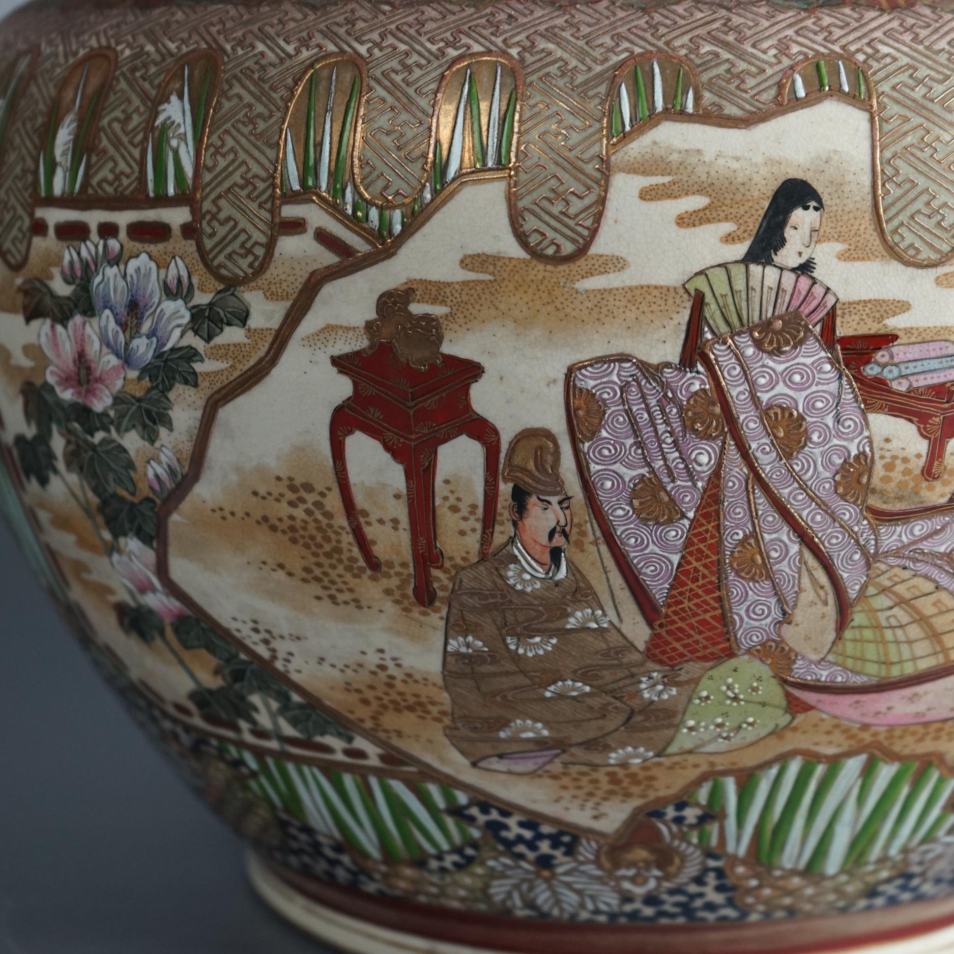 Antigua urna de suelo de cerámica japonesa Satsuma, escena exterior con figuras, C1920 Cerámico