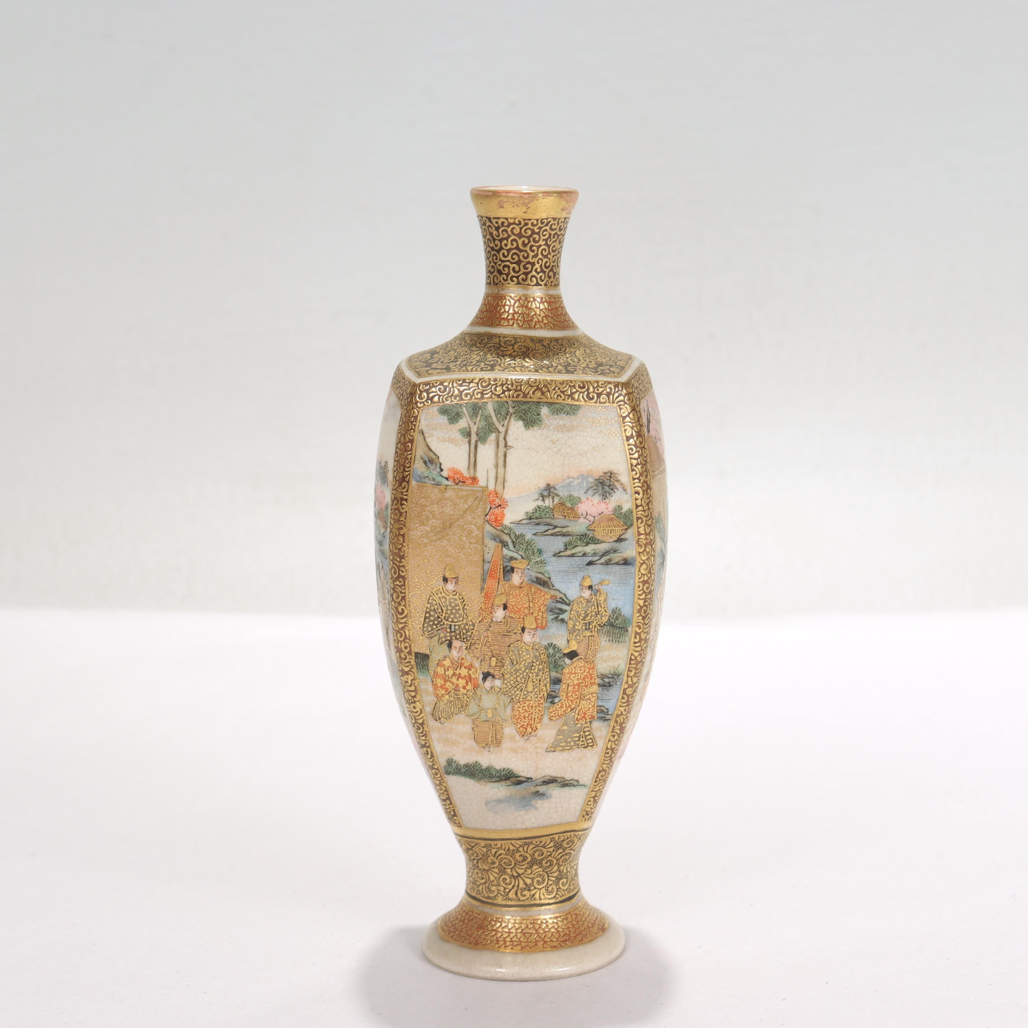 Meiji Vase de cabinet miniature ancien en poterie japonaise Satsuma