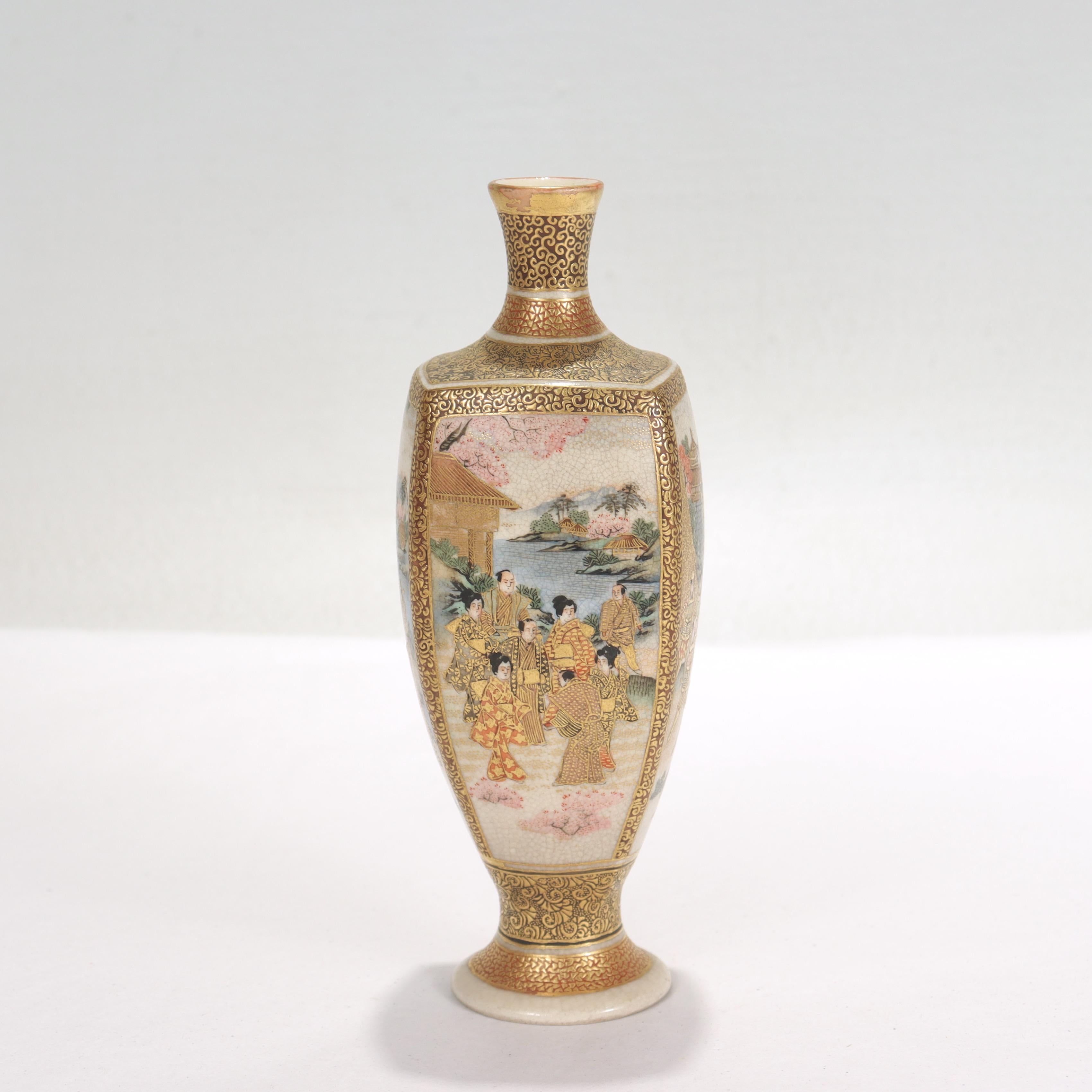 Japonais Vase de cabinet miniature ancien en poterie japonaise Satsuma