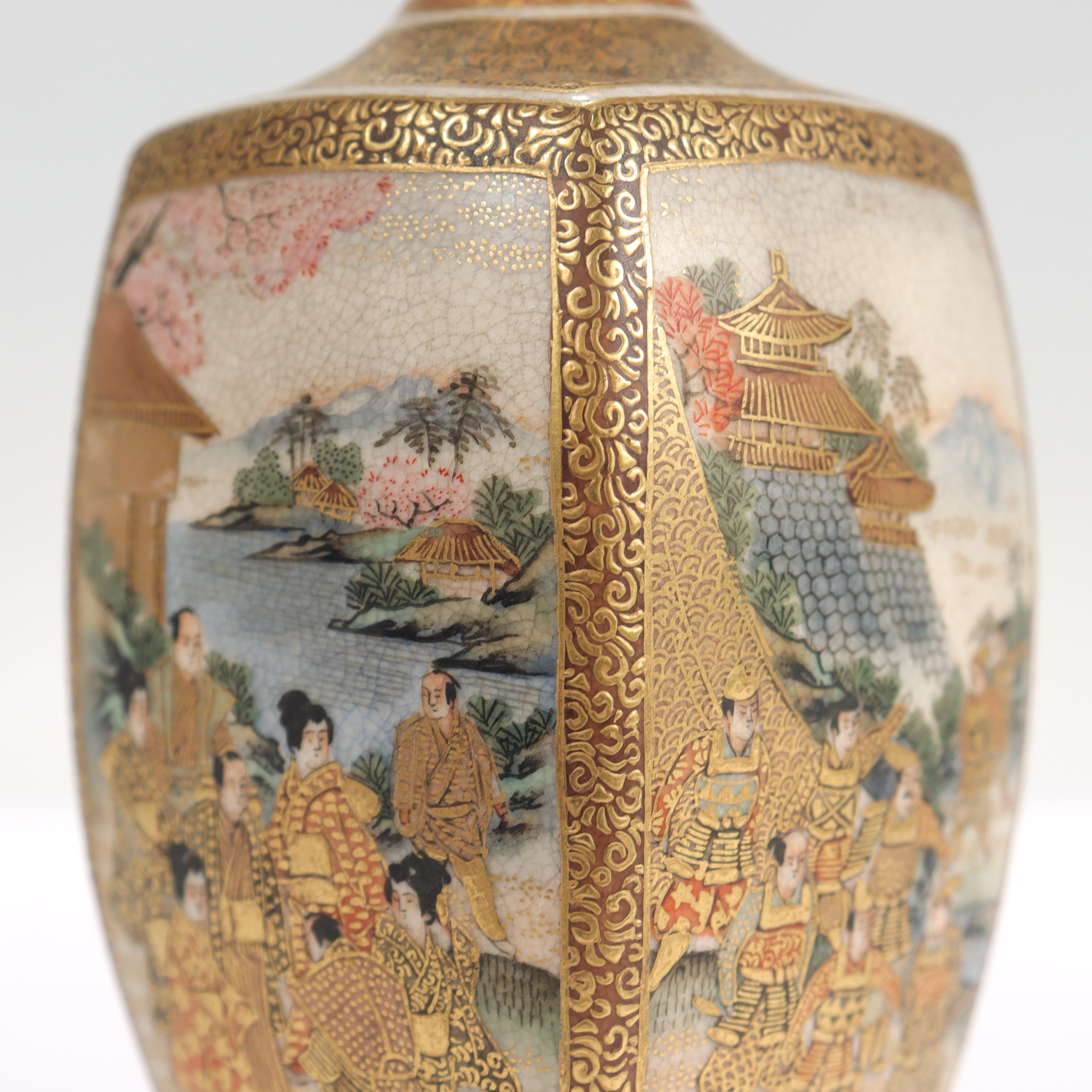20ième siècle Vase de cabinet miniature ancien en poterie japonaise Satsuma