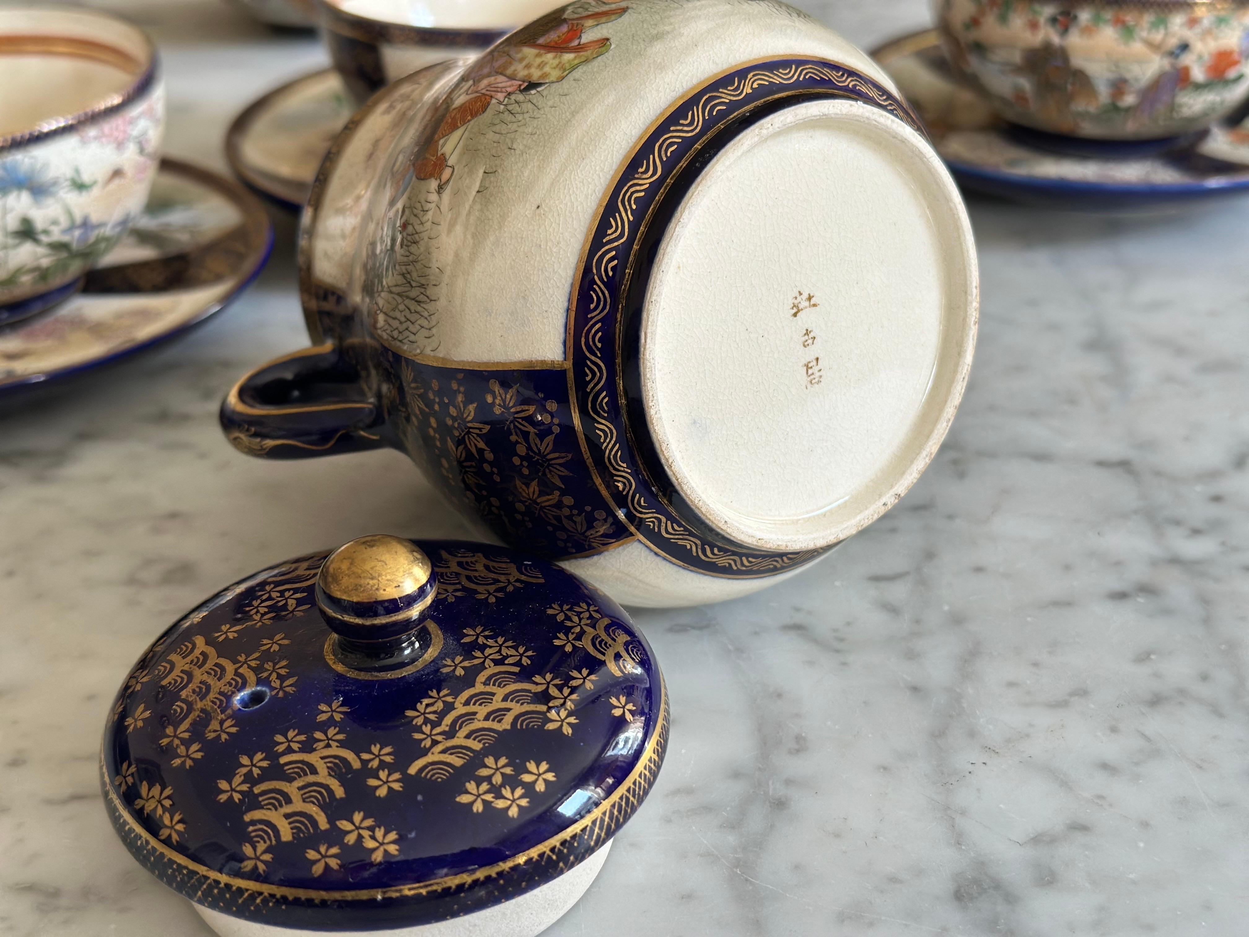 Service à thé ancien japonais Satsuma, période Taishō - Kyō-Satsuma peint à la main en vente 7