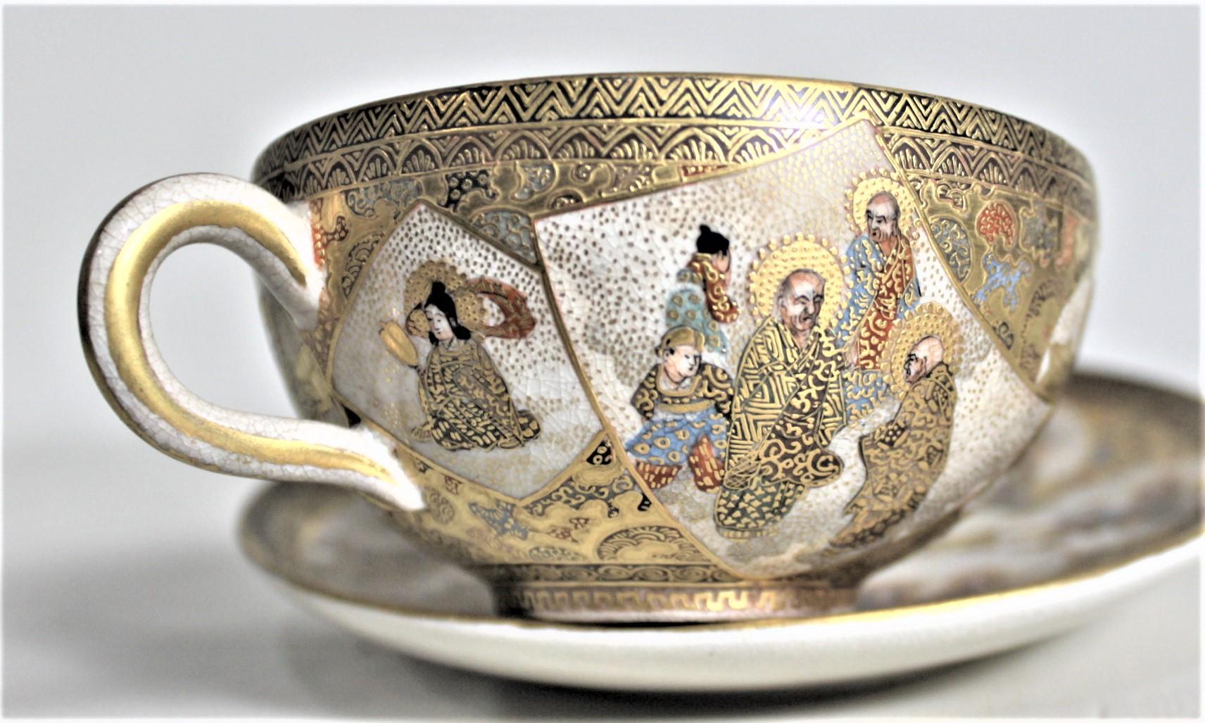 Antiguo Juego Japonés de Taza de Té y Plato Satsuma con Decoración Ornamentada Pintada a Mano 4