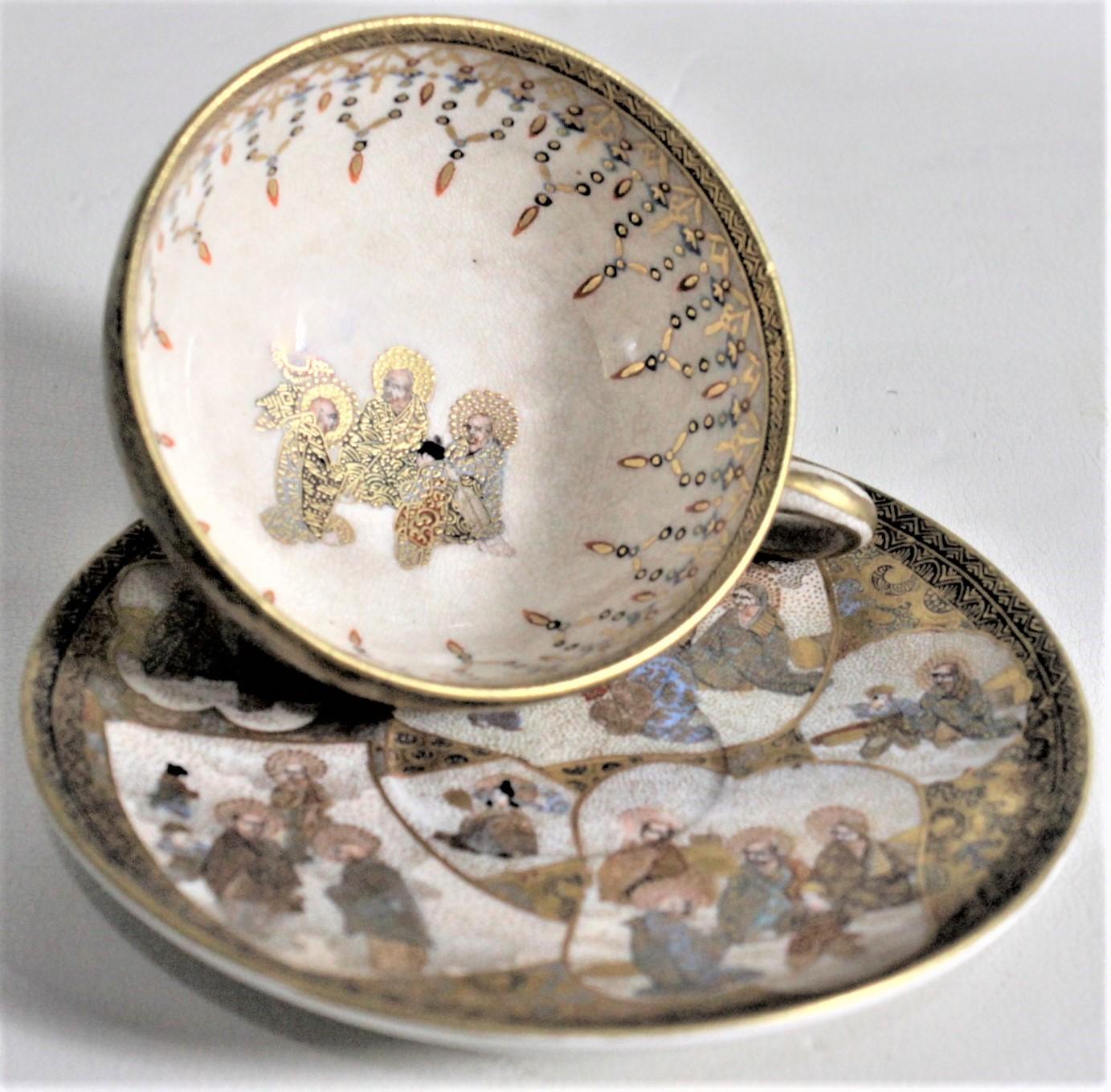 Antikes japanisches Satsuma-Teebecher- und Untertasse-Set mit verschnörkeltem, handbemaltem Dekor im Angebot 6
