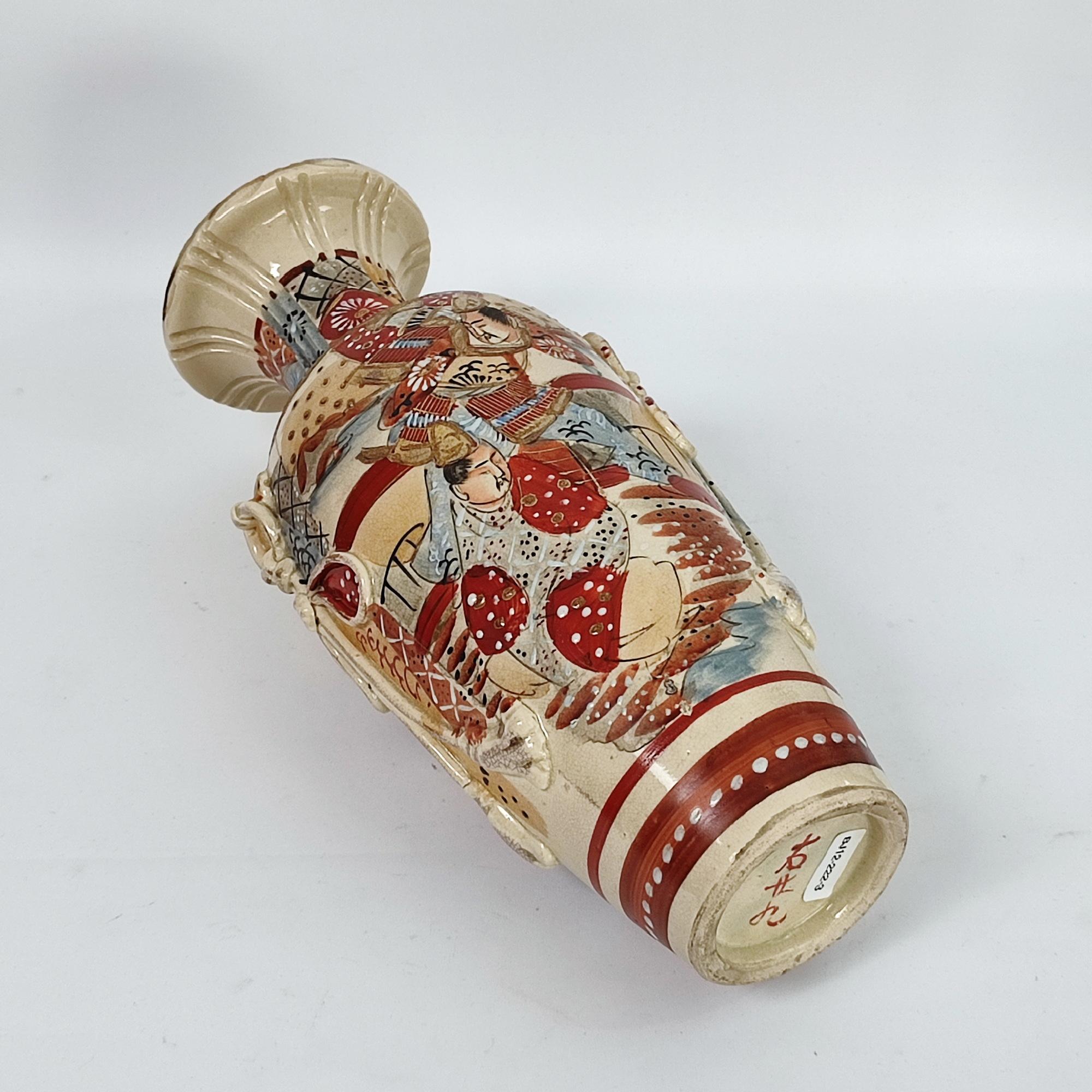 Antico vaso giapponese Satsuma, scena di guerriero dipinta a mano, capolavoro dell'epoca Meiji in vendita 3