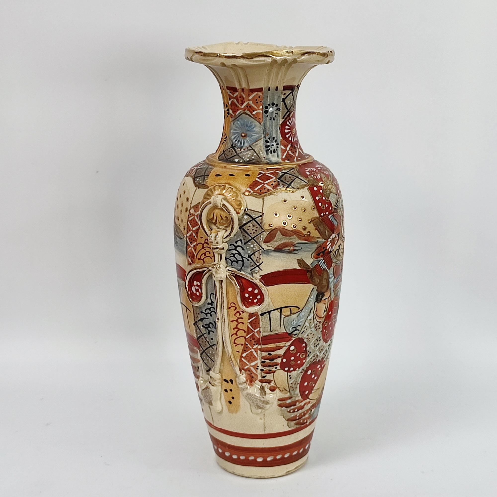 Antico vaso giapponese Satsuma, scena di guerriero dipinta a mano, capolavoro dell'epoca Meiji In condizioni buone in vendita a Bochum, NRW