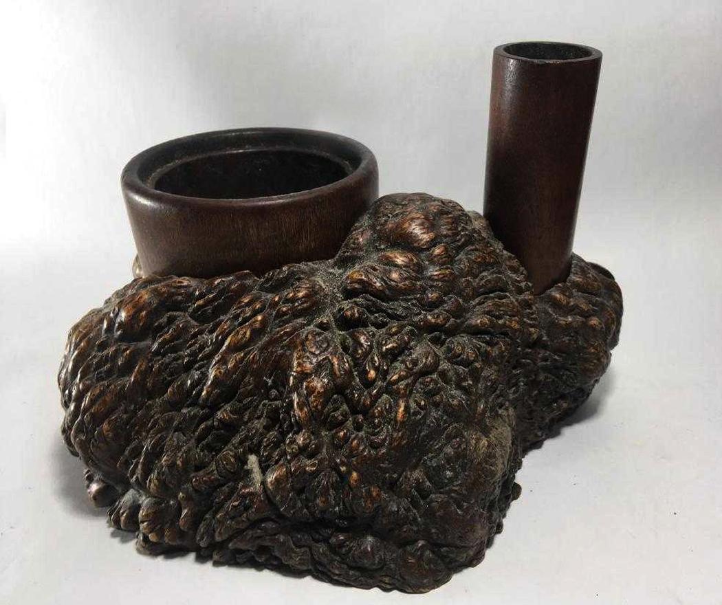 On offer is an antique Tabaco-Bon, a pleasure item from Japan circa Meiji period. The piece was fashioned out of a block of natural burl wood with beautiful gnarled surface texture, It carries deep patina from the handling and reflects the concept