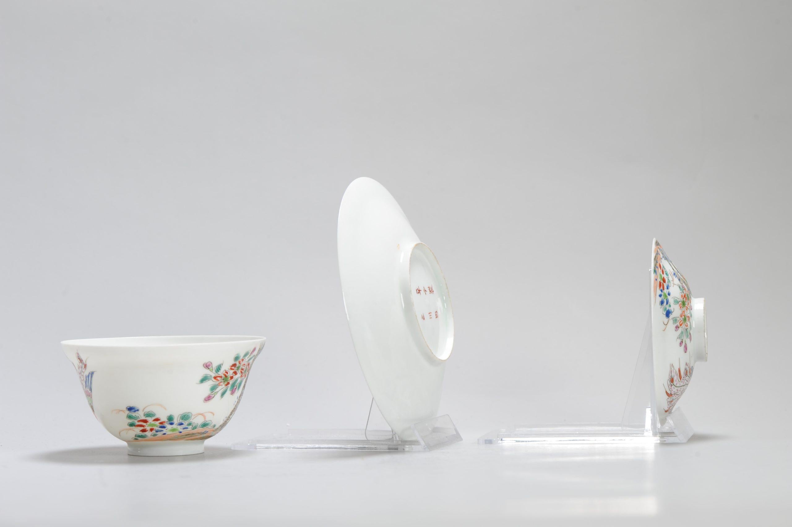 Un très bel et délicat ensemble de gaiwan, japonais du 19e siècle. Très joliment décorée. Ils sont marqués sur la base.

Informations complémentaires :
MATERIAL : Porcelaine et poterie
Région d'origine : Japon
Période : 19e siècle, 20e siècle
Japon