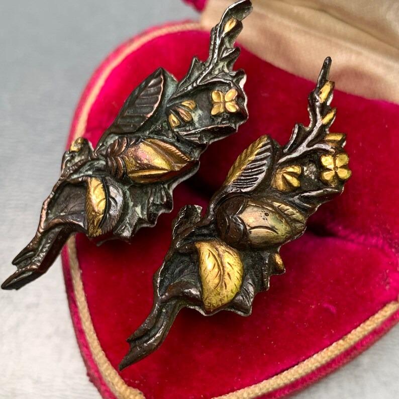 Antique Japanese Shakudo Cufflinks with Floral Designs For Sale 5