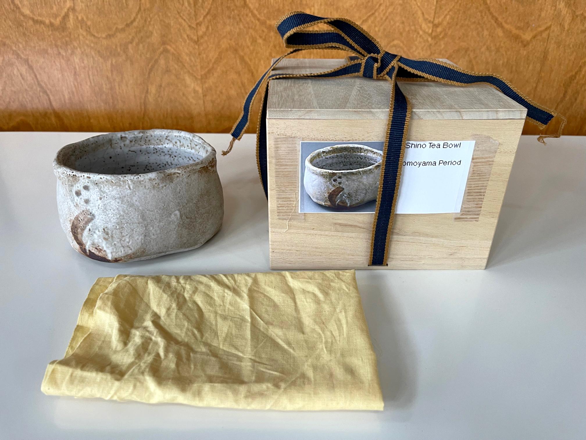 Antike japanische Chawan-Teeschale aus Shino Ware im Angebot 1