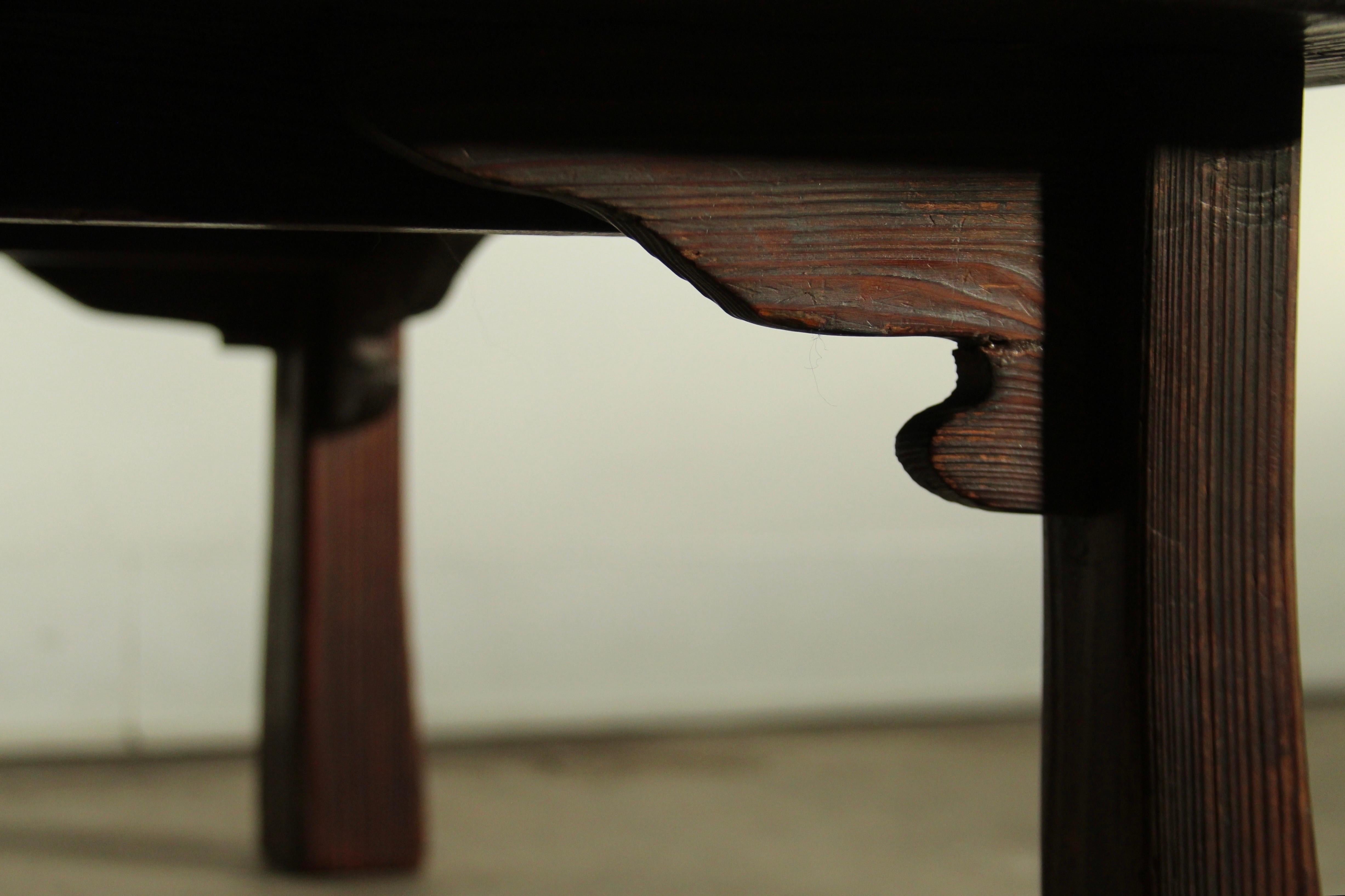 Table basse japonaise ancienne Shou Sugi Ban en cèdre, 19ème siècle   en vente 3