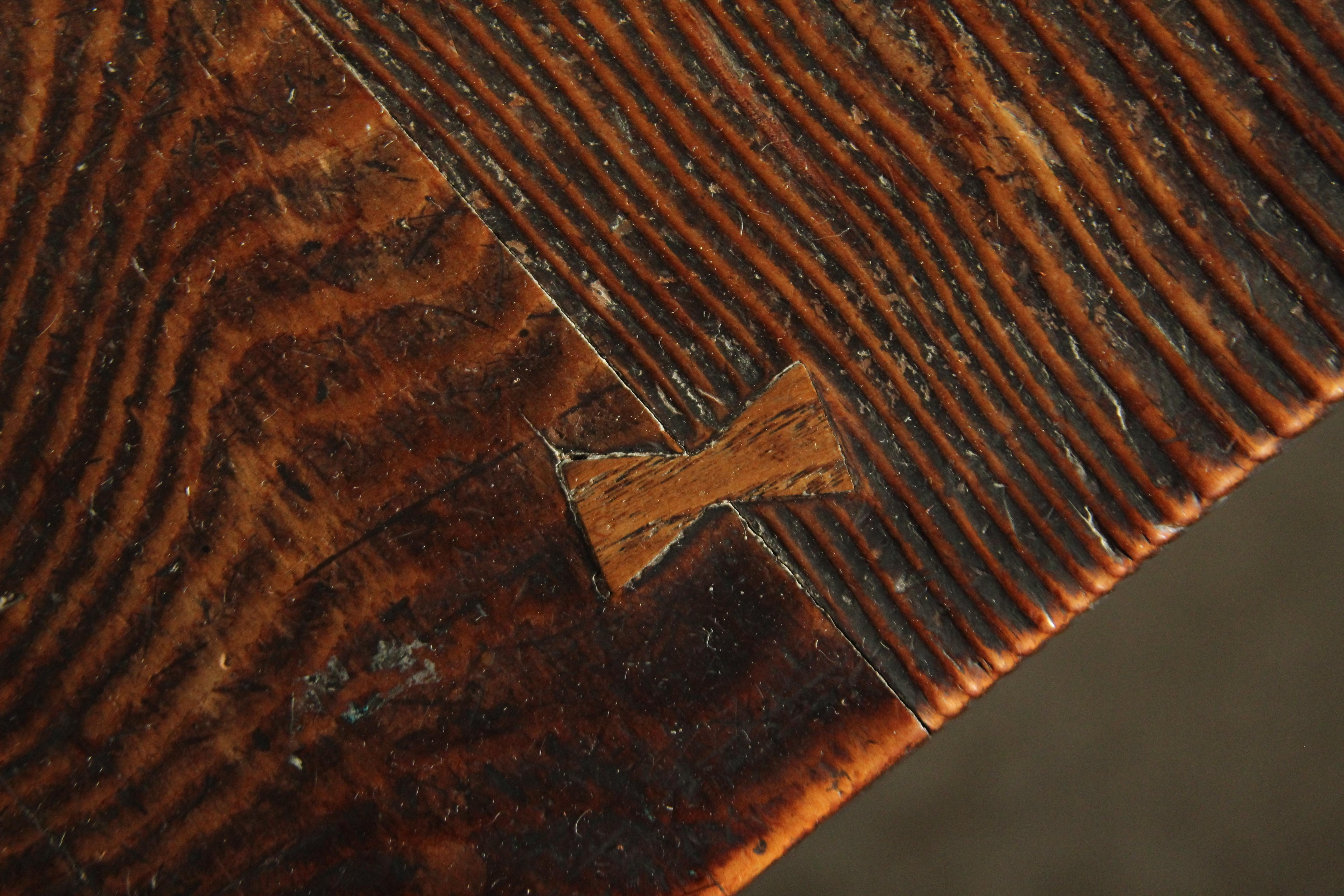 Antiker japanischer niedriger Couchtisch „Shou Sugi Ban“ aus Zedernholz, 19. Jahrhundert   im Zustand „Gut“ im Angebot in Coronado, CA