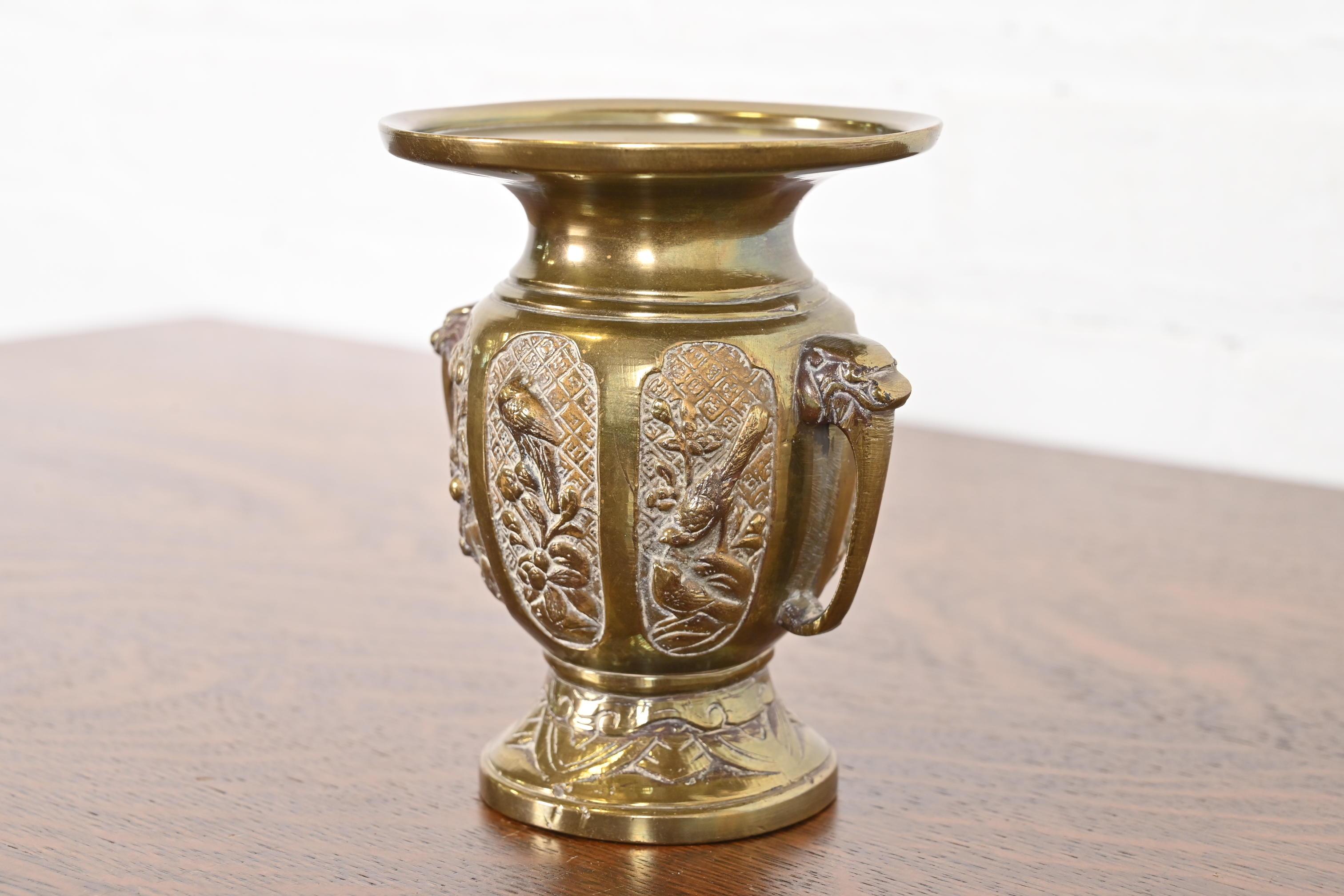 Giapponese Antico vaso giapponese Showa Usubata in bronzo in vendita