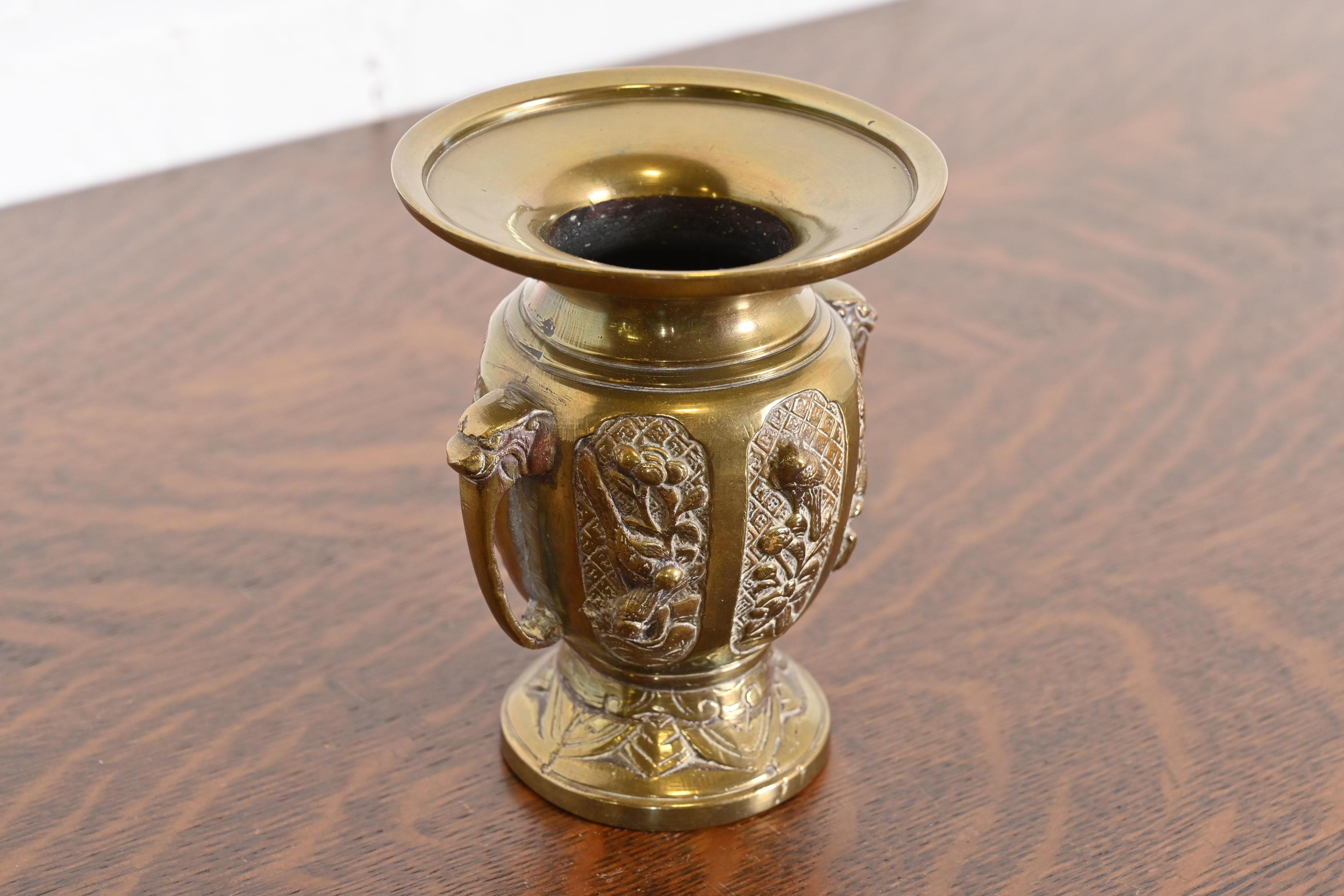 Antico vaso giapponese Showa Usubata in bronzo In condizioni buone in vendita a South Bend, IN