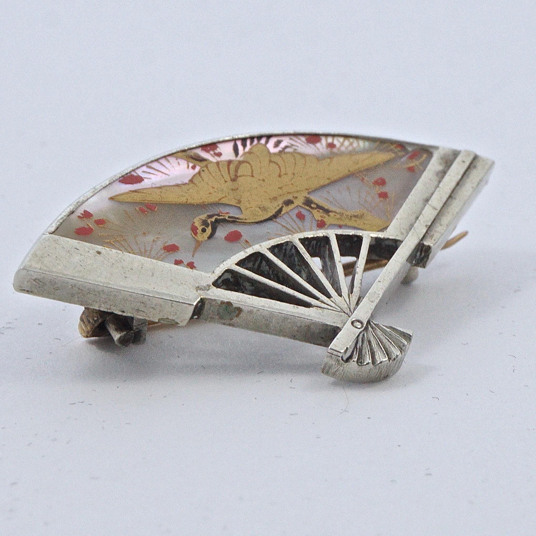 Antique Japanese Silver Plated Fan Brooch Hand Painted on Mother of Pearl In Good Condition In London, GB