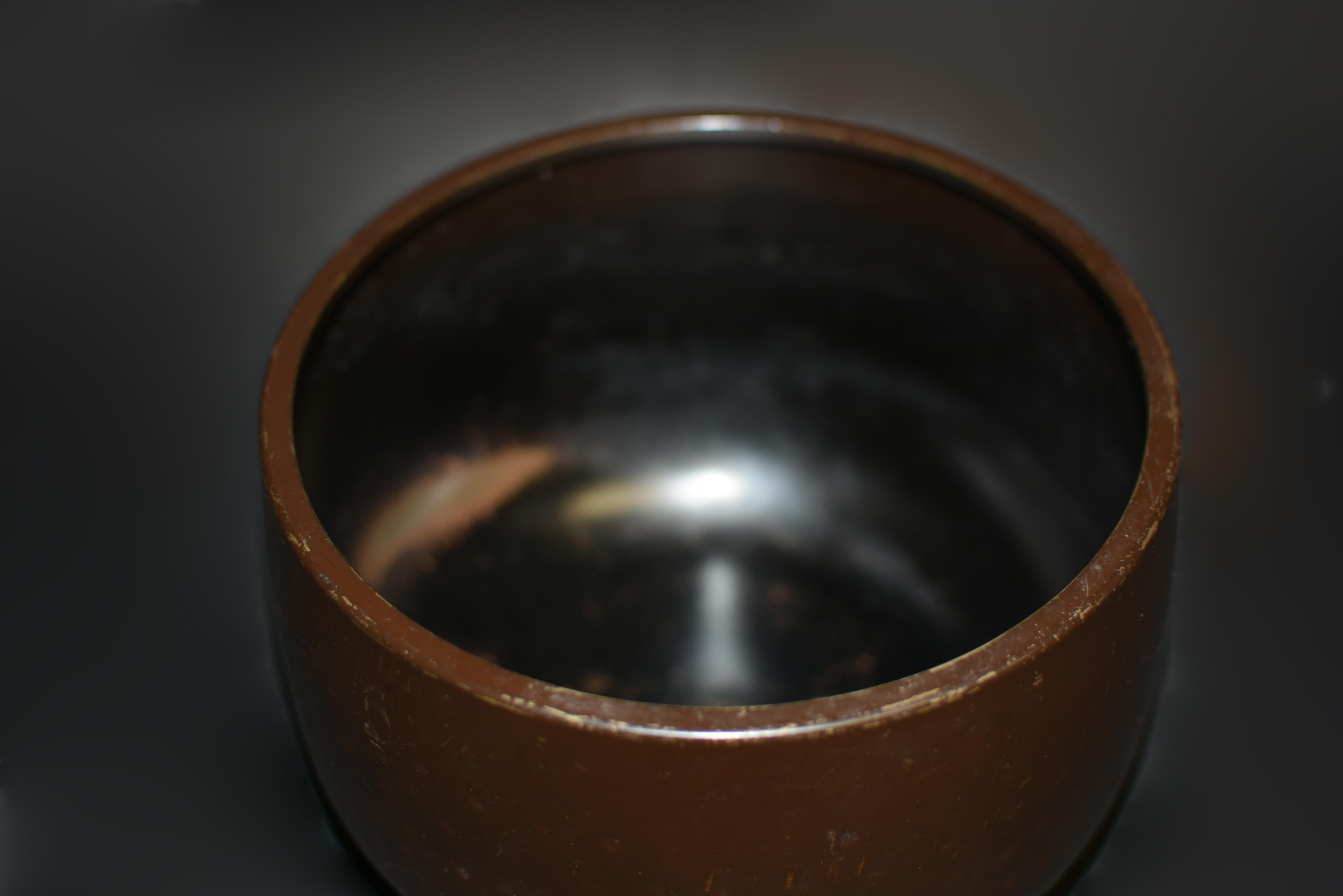 Antique Japanese Singing Bowl Brown Earth E4 Tone In Good Condition For Sale In Somis, CA