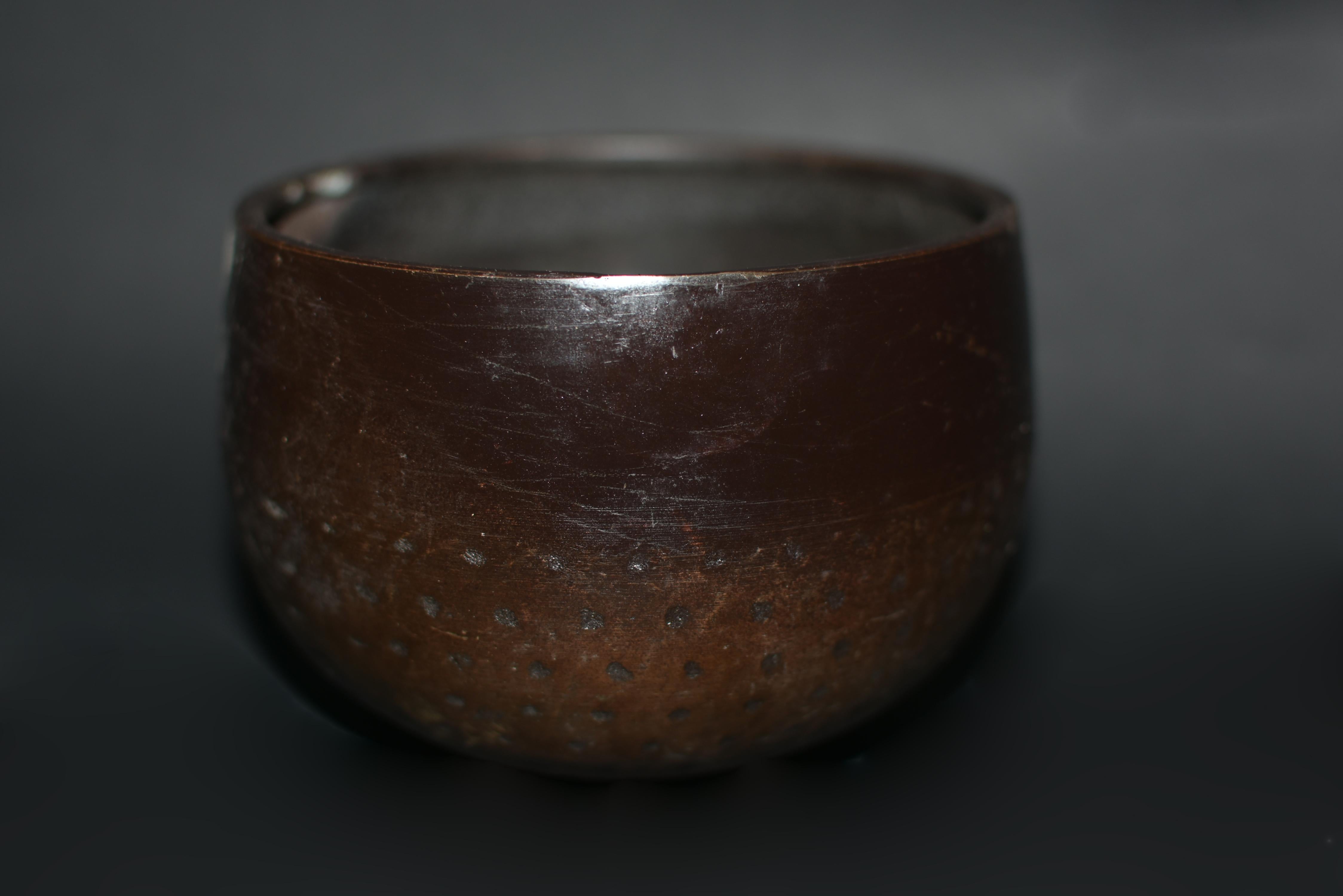 A beautiful early 20th century Japanese singing bowl of C5 tone, exhibiting rows of hand hammered divots, deliberate yet free, design with restraint, style consistent with the Japanese aesthetic for the simple, orderly, yet artistic form. A lacquer