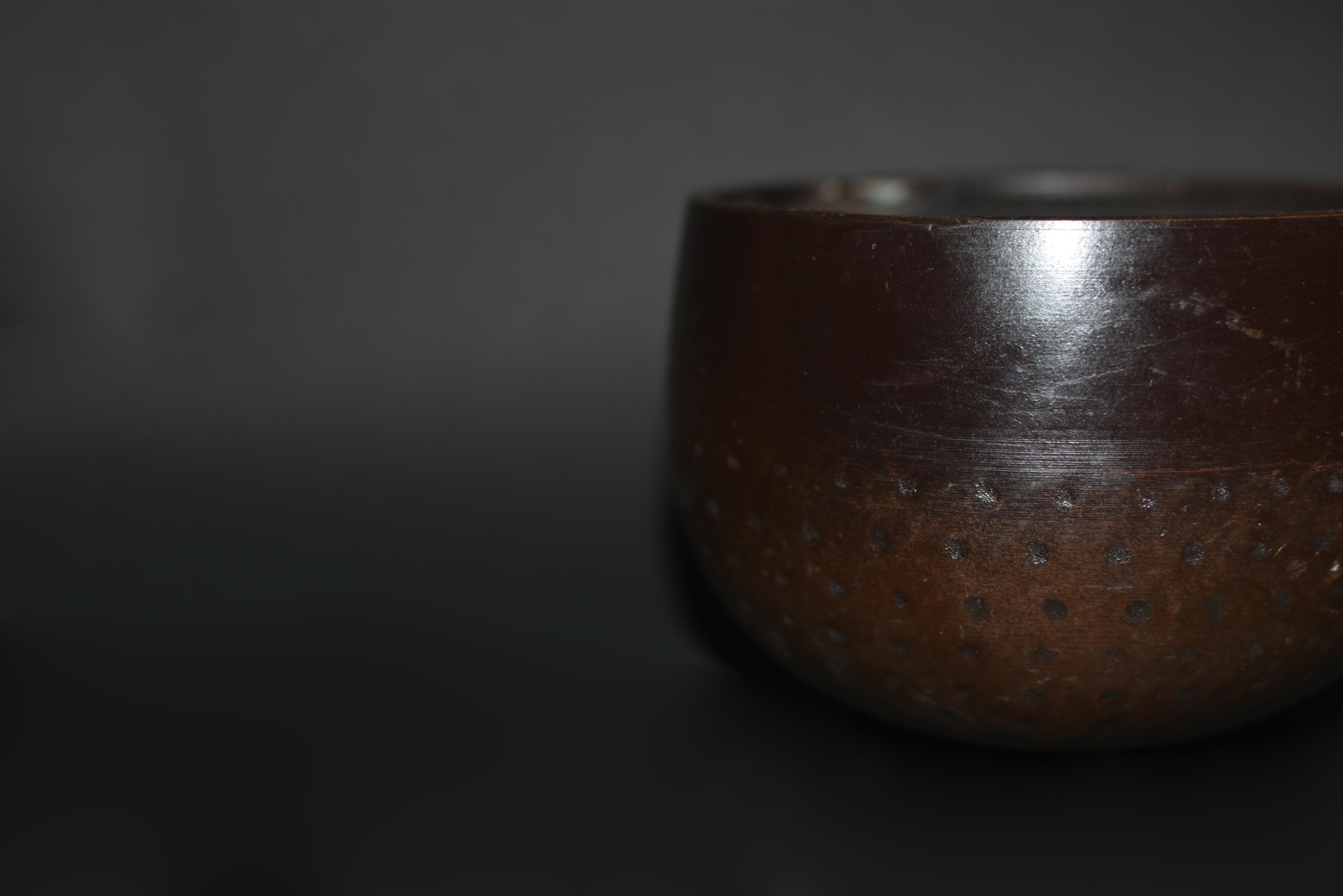 Antique Japanese Singing Bowl Brown Hammered Divots C5 In Good Condition For Sale In Somis, CA