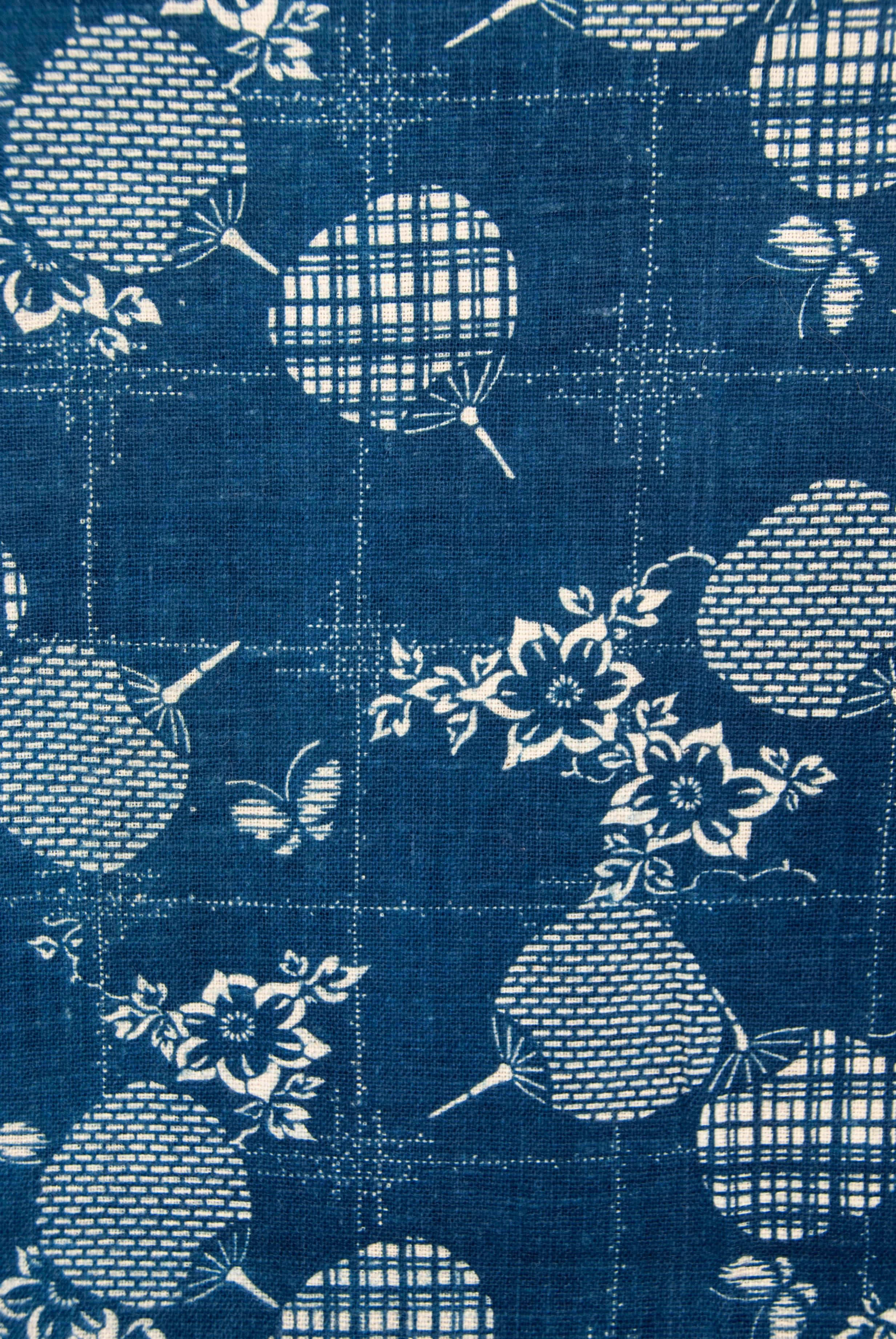 Tissé à la main Juban japonais ancien teint au crayon avec motif d'éventail en vente