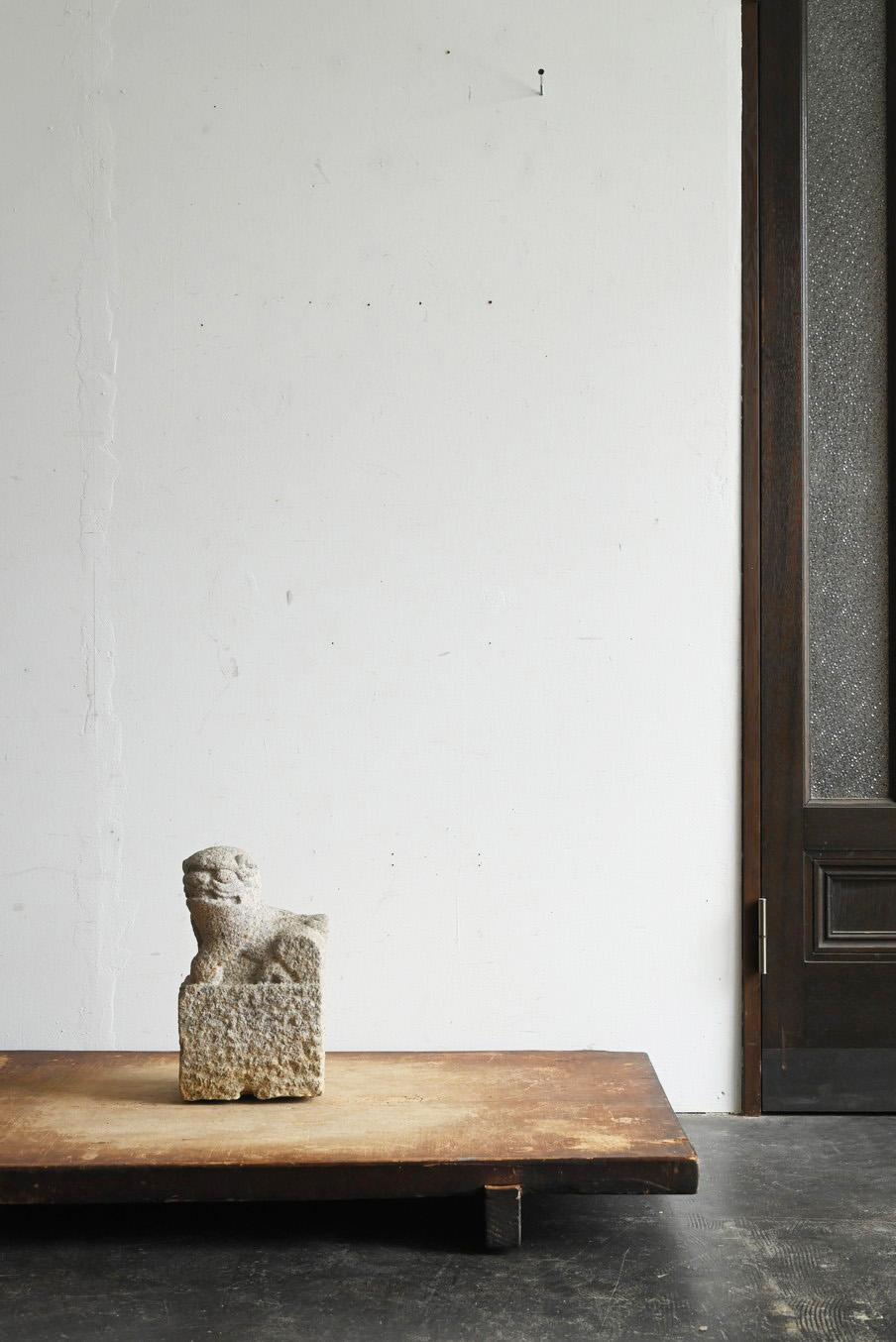 Hand-Carved Antique Japanese stone lion statue/19th century/Edo period/Garden decoration