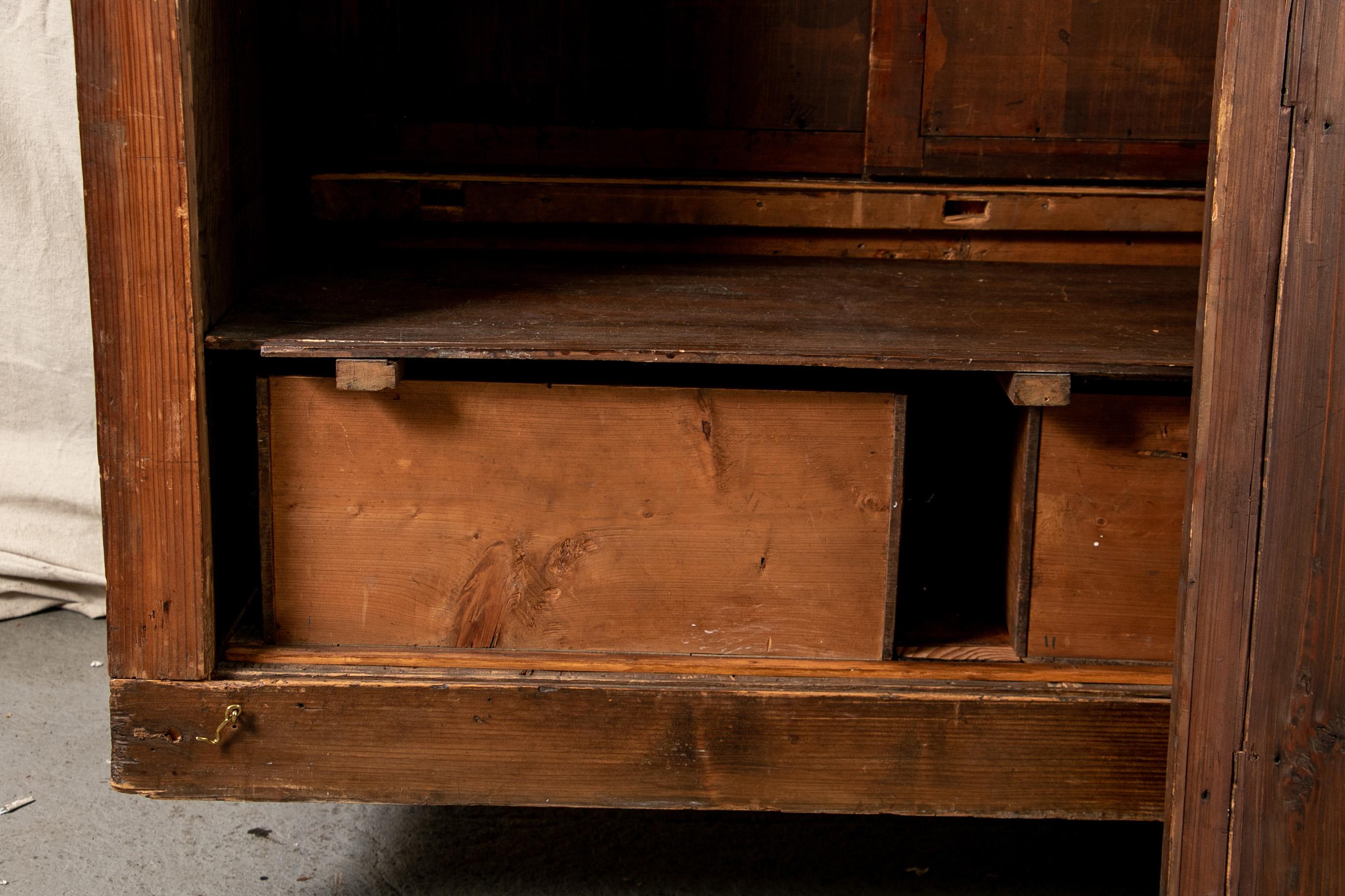 Antique Japanese Storage Chest In Good Condition In Bridgeport, CT