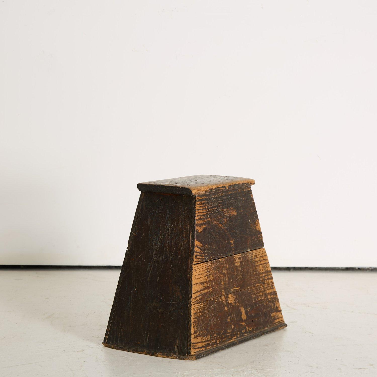 Antique Japanese Street Vendor Stool in Original Paint, 1890s For Sale 1