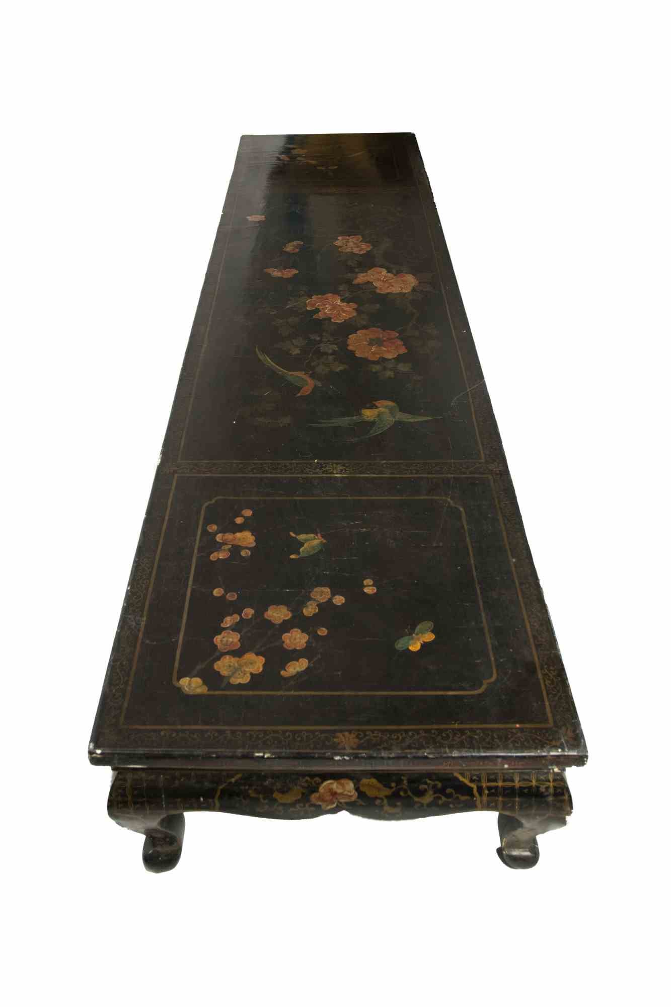 Antique Japanese Table is an original design furniture item realized in the early 20th century by an artisanal Japanese manufacturer.

An elegant wooden table decorated with precious inlaid floral motifs on the top.

Good conditions except for