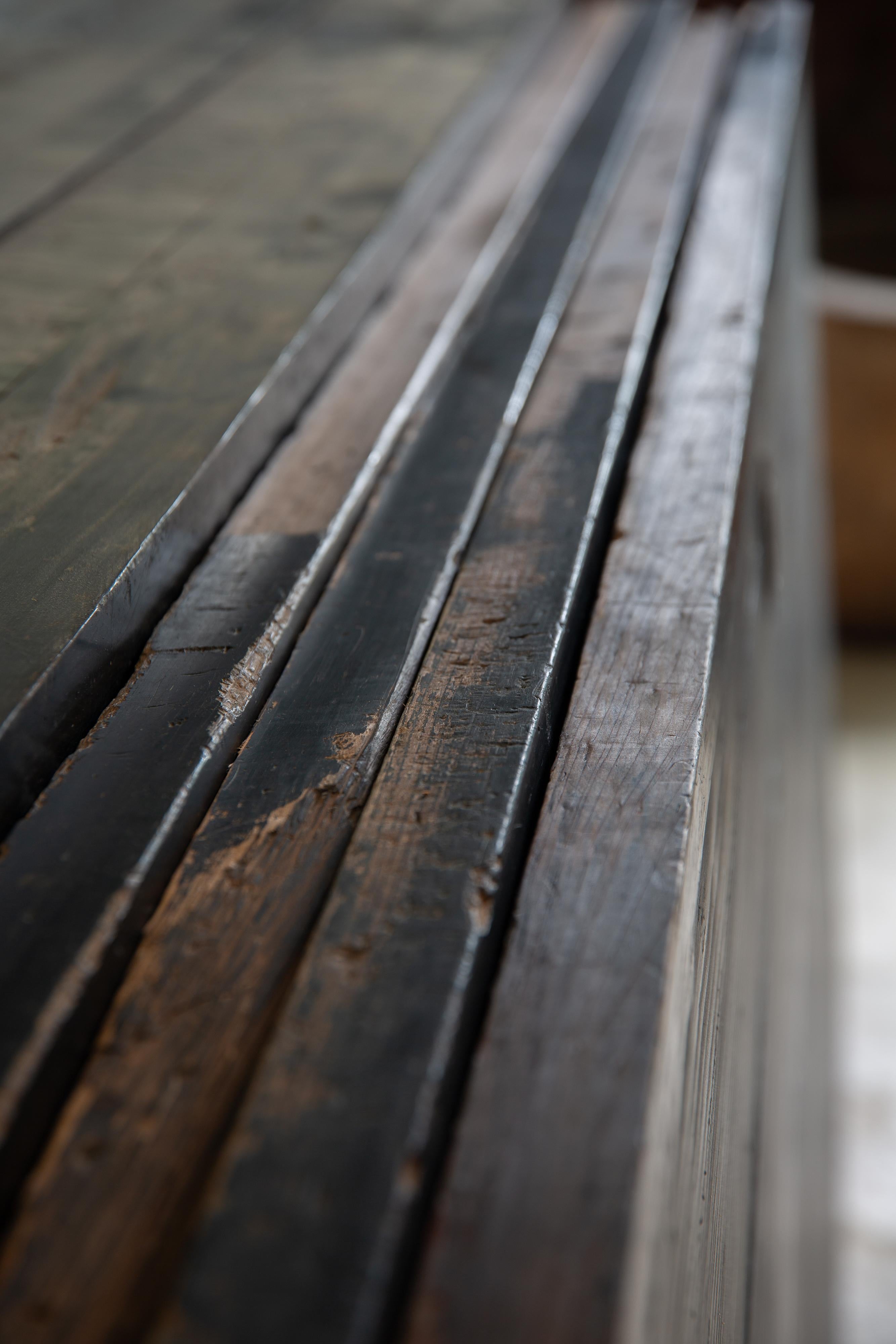 Antike japanische hohe und dicke Urushi-Holzschienentüren aus Holz, wabi sabi primitiv im Angebot 13