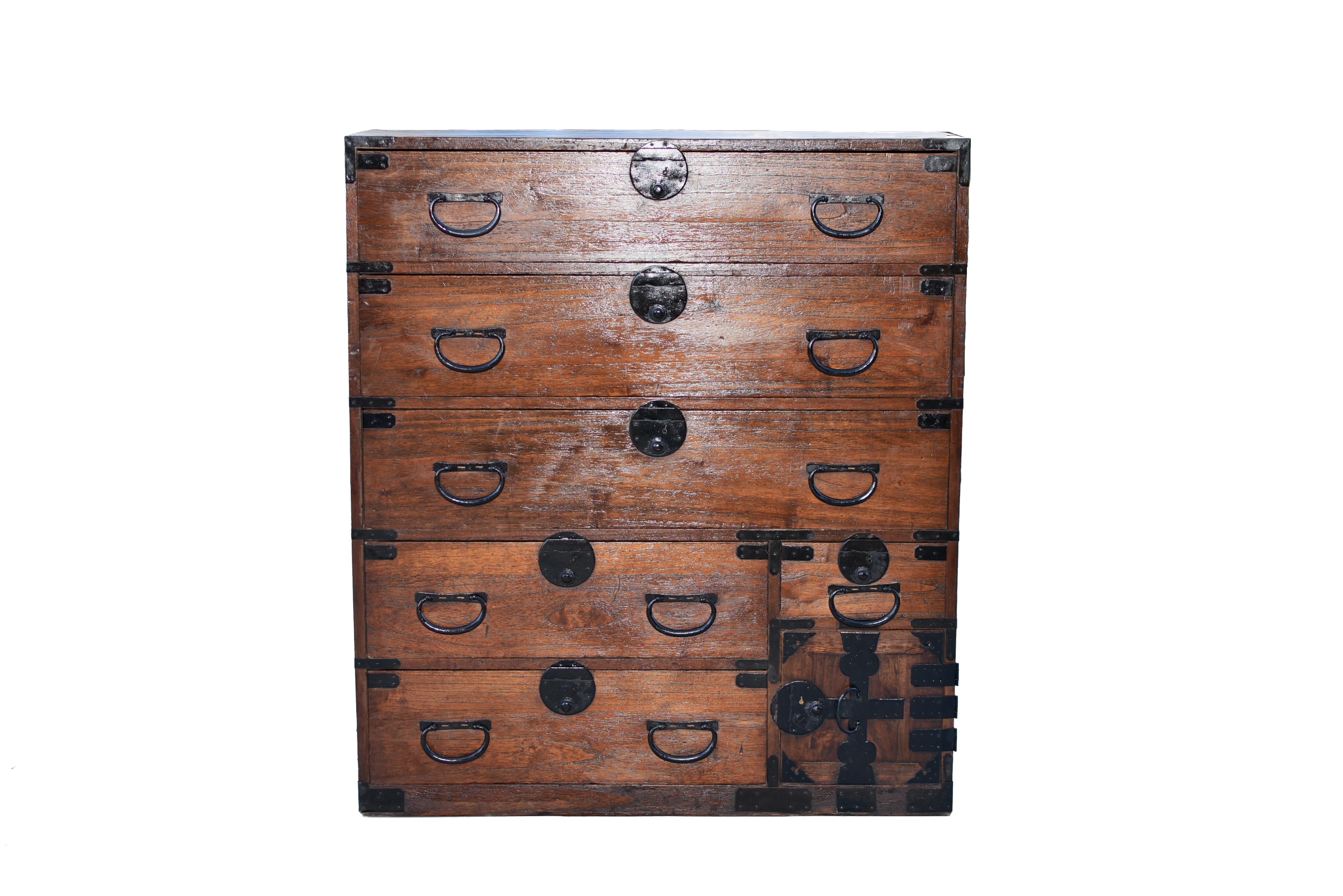 This early 20th-century Tasho period Tansu Chest in Isho-Dansu Style is a striking piece that marries functionality with simple elegance. Solid wood, with a total of eight drawers, including five full-width full-depth large drawers, two medium, and