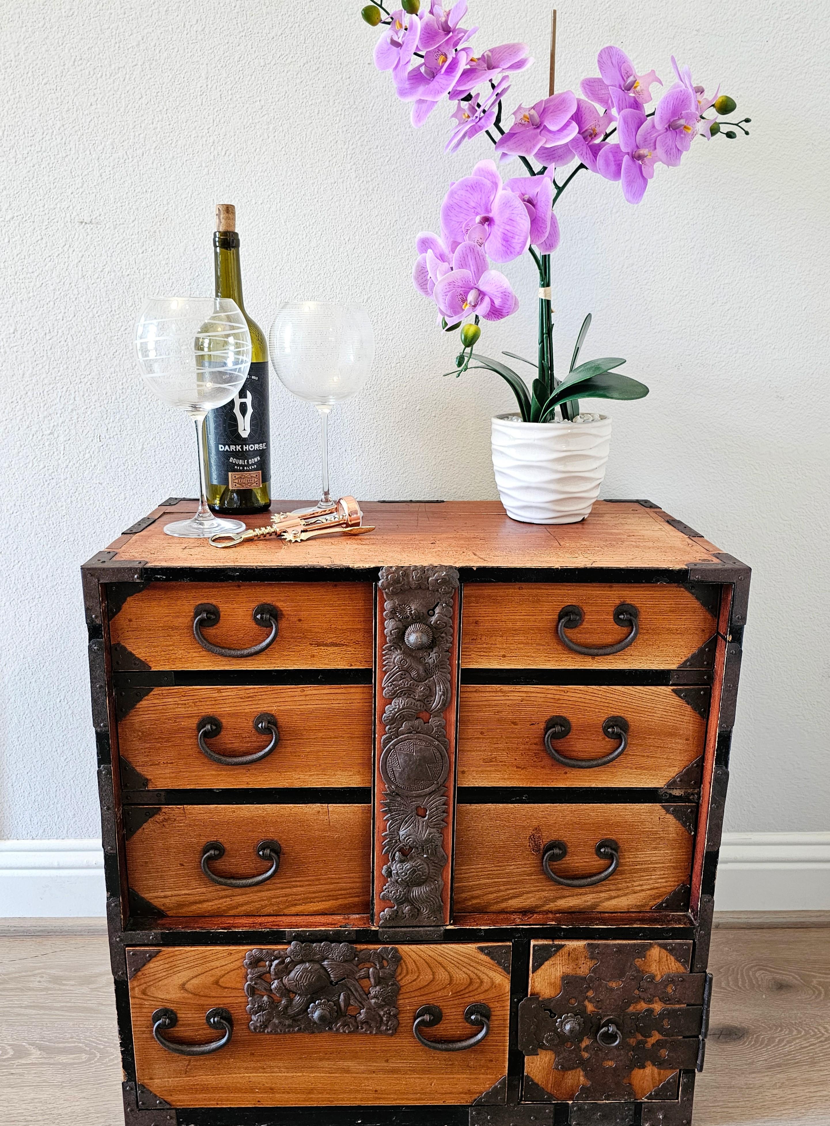 A traditional antique Japanese Tansu chest (mobile ceremonial clothing / kimono storage cabinet), Meiji period (1868-1912), mixed wood with iron bail handles and mounts. circa 1900

Hand-crafted in Japan around the late 19th / early 20th century,