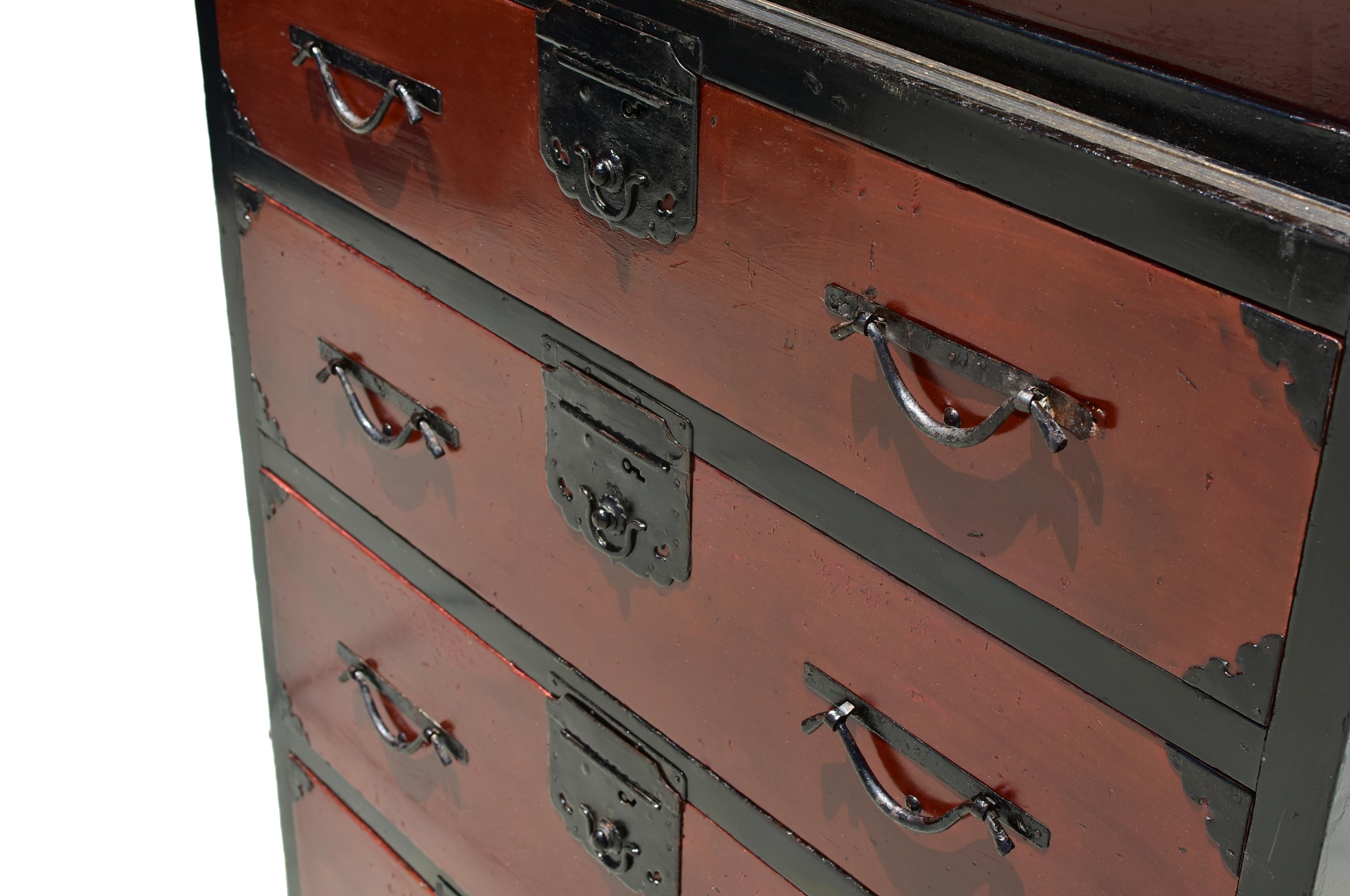 Tansu Taisho Japonés Antiguo Lacado en Dos Tonos 47 siglo XX en venta