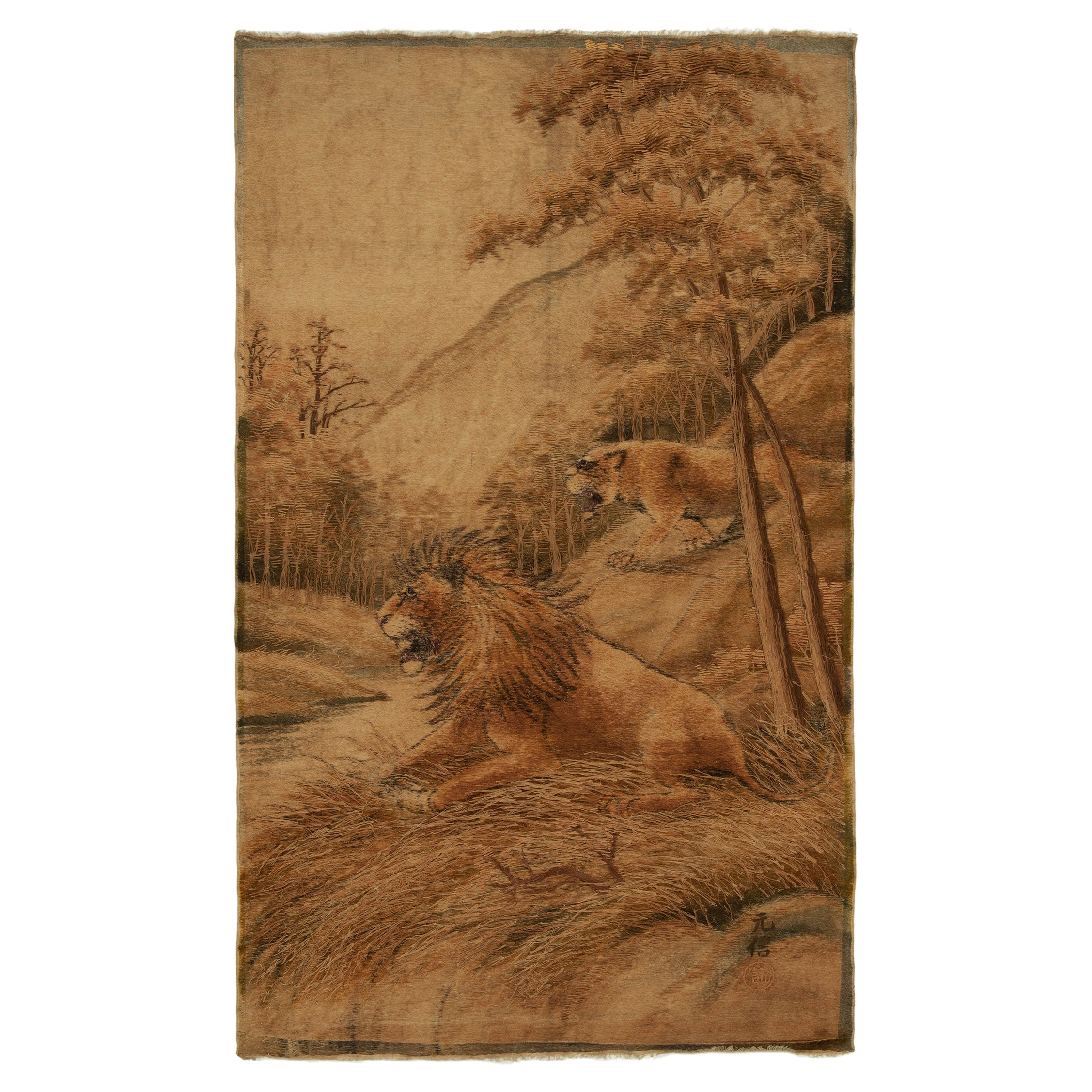 Antiker japanischer Wandteppich in Beige-Braun mit Löwenbildern von Teppich & Kelim