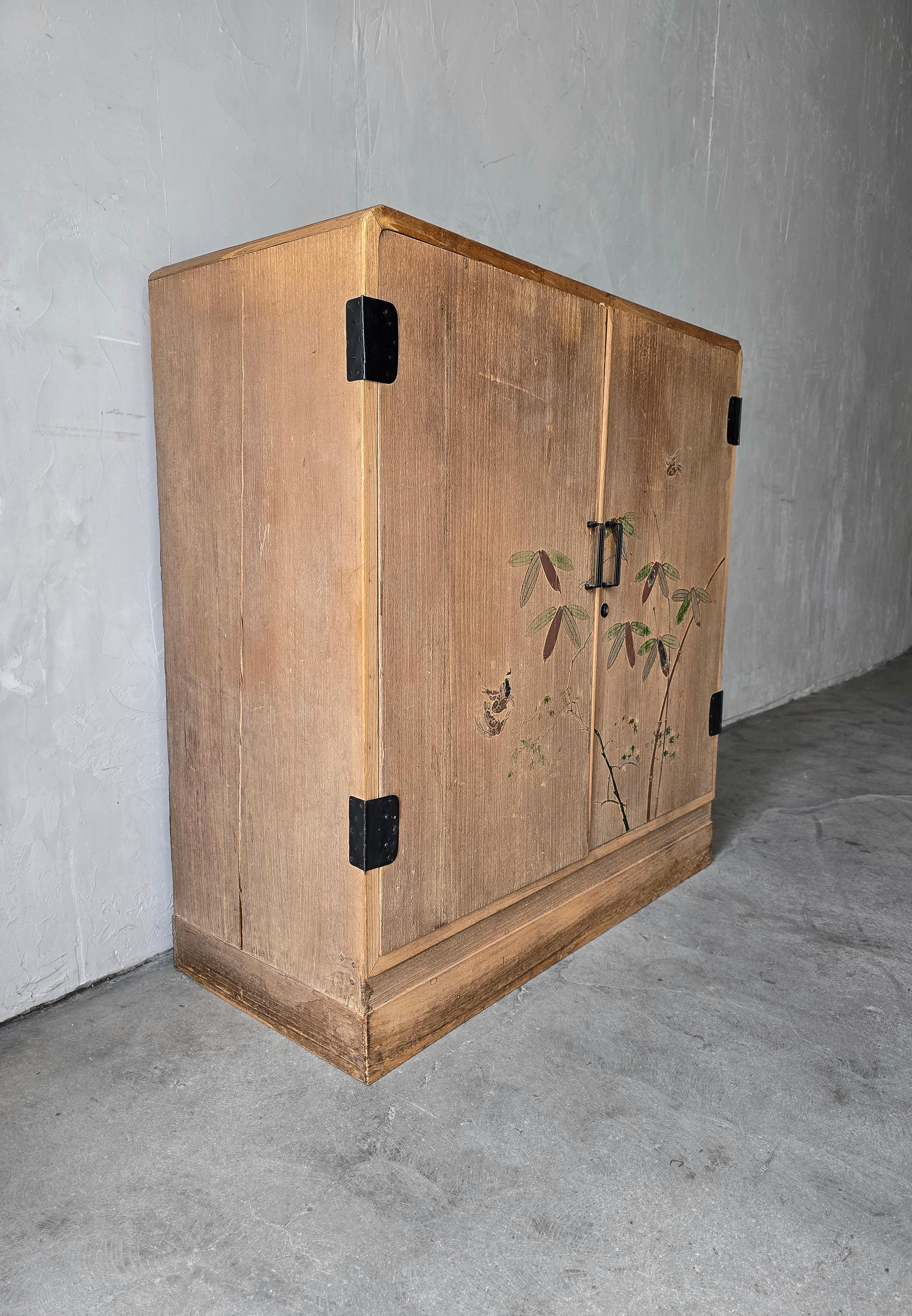 XX secolo Antico mobile contenitore a buffet piatto in teak giapponese in vendita
