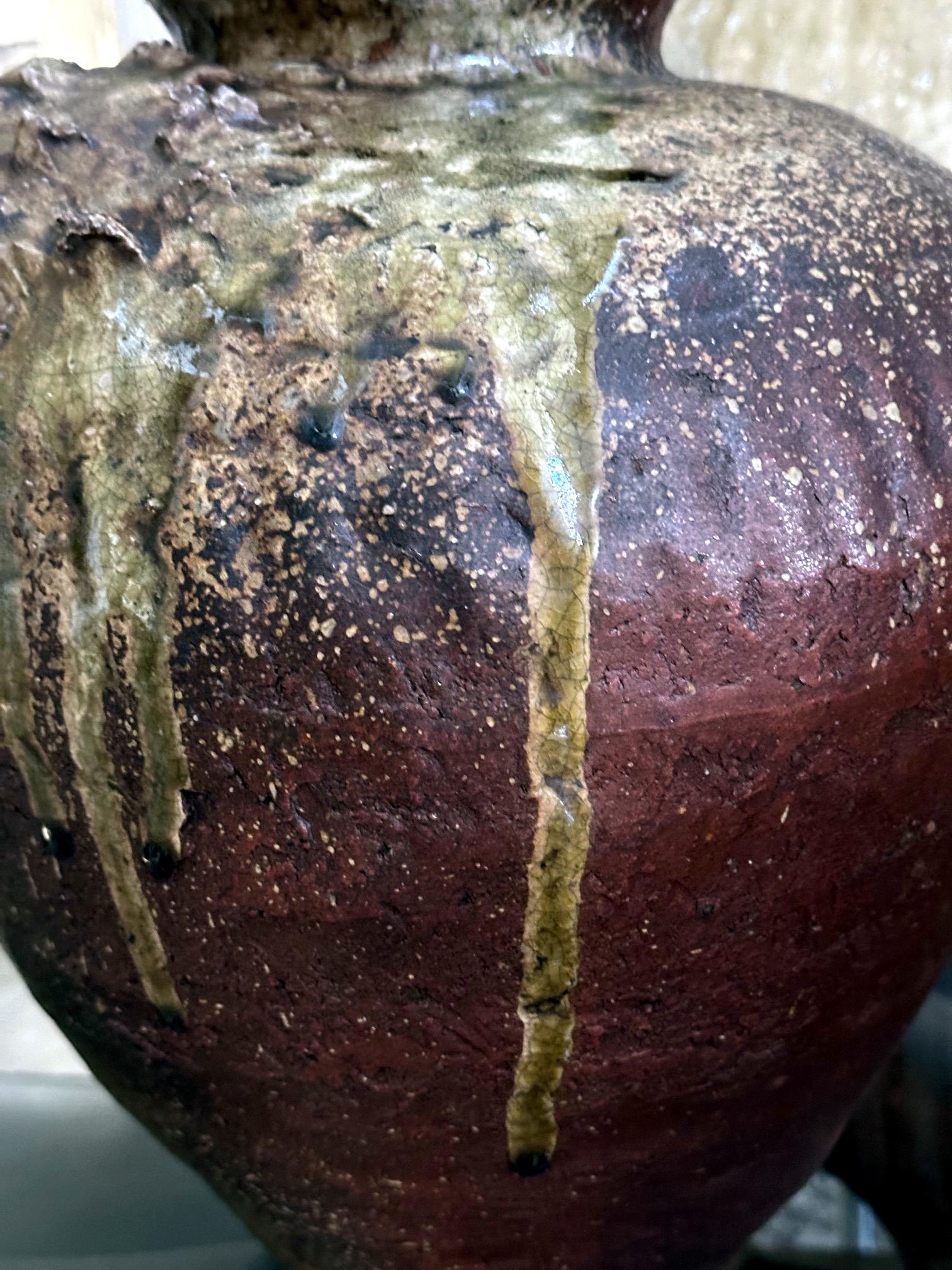 Pot Tsubo japonais ancien avec motif de crabe en haut-relief en vente 5