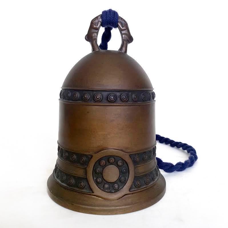 Antique Japanese Tsuri-kane Buddhist bronze bell, Meiji period.

Traditional bronze Buddhist bell with long wood striker is decorated with three bands around the body containing incised round circles. The two bottom bands are anchored with an oval