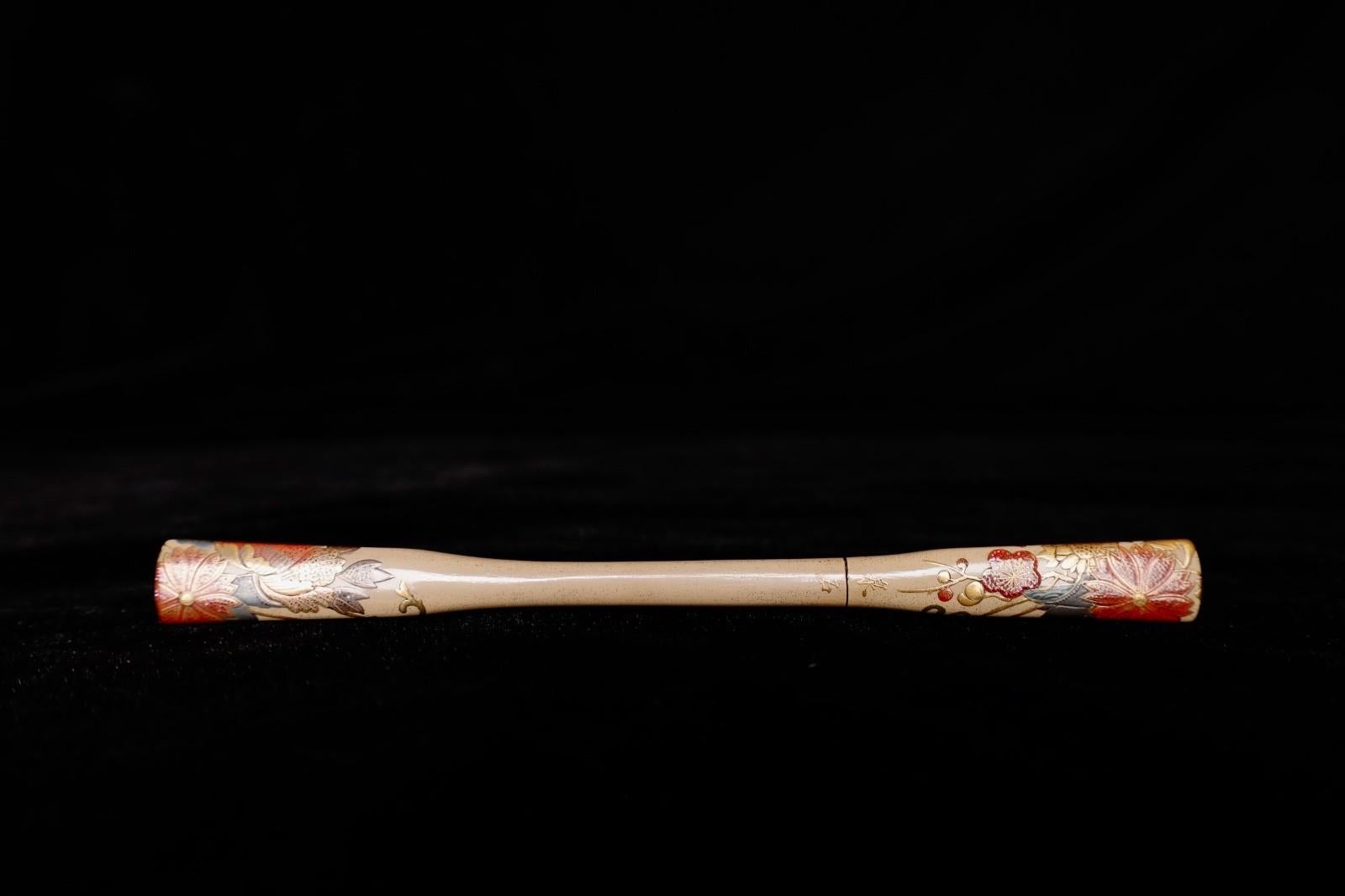 Antico set di pettini giapponesi a due pezzi (Kushi) con Maki-e d'oro, firmato, inizi del XX secolo in vendita 4