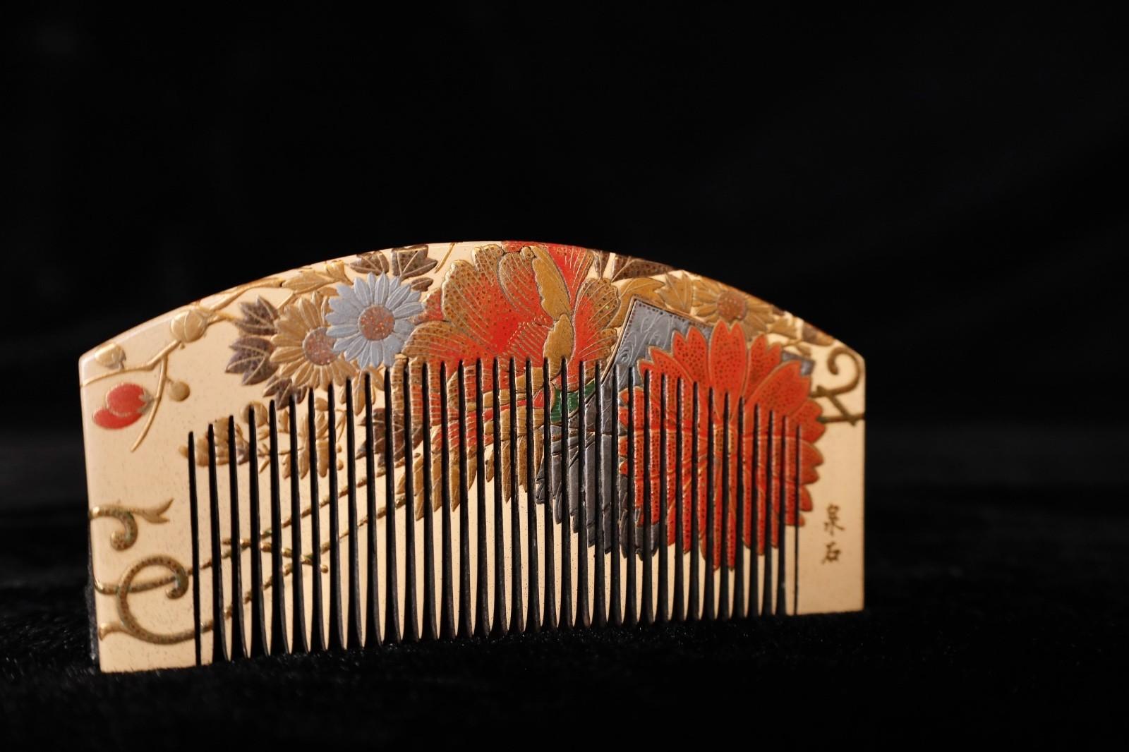 Taisho Antico set di pettini giapponesi a due pezzi (Kushi) con Maki-e d'oro, firmato, inizi del XX secolo in vendita