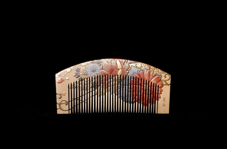 Antique Japanese Two-Piece Comb (Kushi) Set with Gold Maki-e  display picture 1
