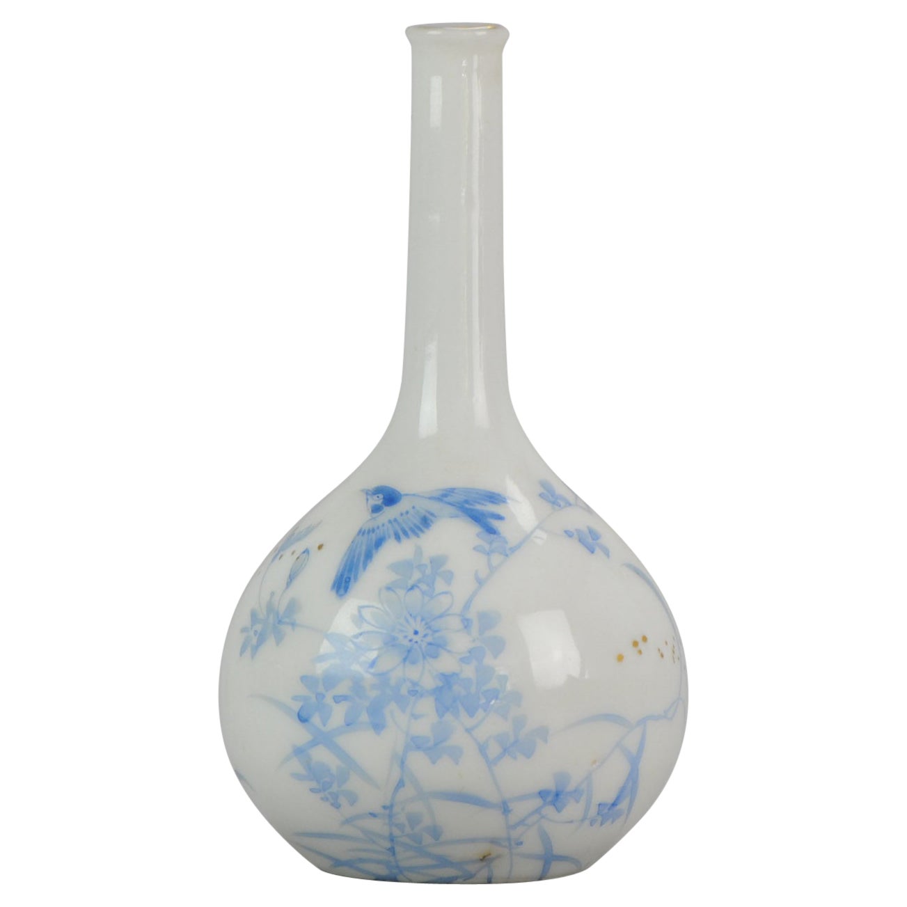 Antike japanische Vase mit Vögeln in Landschaftsgarten in Hellblau, 19. Jahrhundert im Angebot