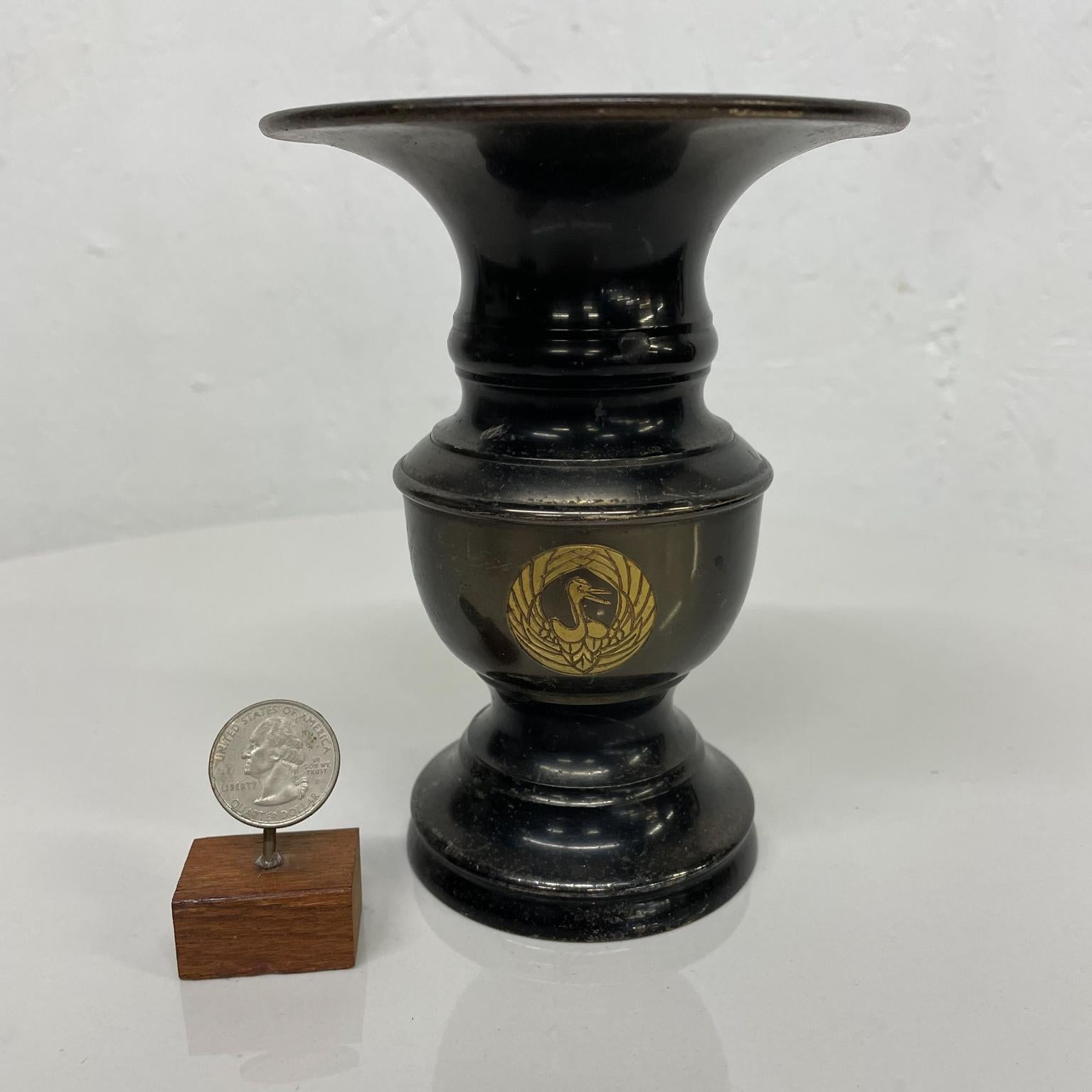 Bronze vase
Antique Japanese vase in bronze gold stork bird emblem Meiji Era 
Roman inspired, Grand Tour Inspired
Measures: 4.63 diameter x 5.88 tall
Preowned original antique vintage condition. Patina, scuffs present.
See images please.
Maker