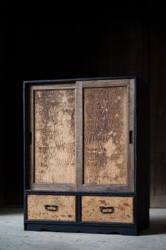 Antiguo Armario Japonés Wabi-Sabi Tansu con Chapas de Corteza Natural, Principios del S. XX
