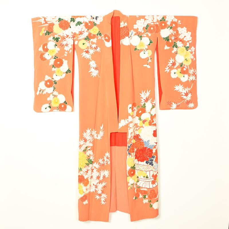 Antiker japanischer Kimono für Damen aus Seide mit Stickerei, frühes 20. Jahrhundert im Zustand „Gut“ in Prahran, Victoria
