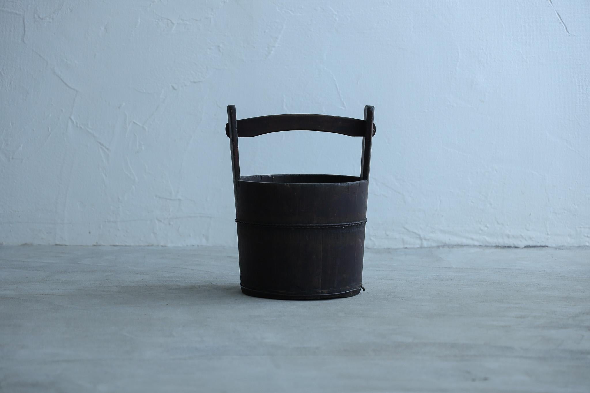 Giapponese Antico secchiello giapponese in Wood, Ocject, Wabi-Sabi in vendita