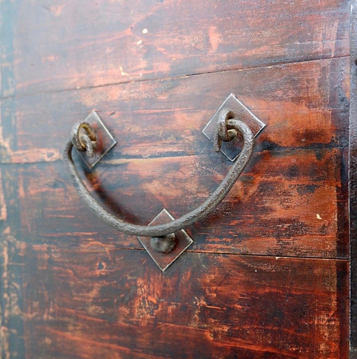 Arcón Japonés Antiguo de Madera y Hierro en venta 7
