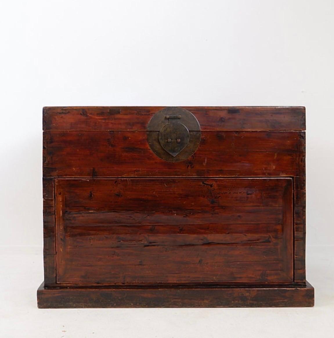 Arcón Japonés Antiguo de Madera y Hierro en venta 3