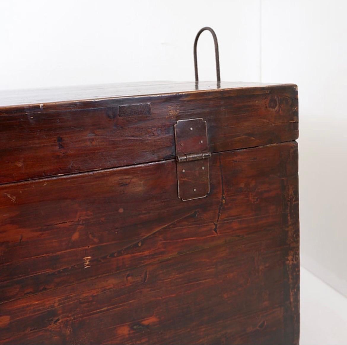 Arcón Japonés Antiguo de Madera y Hierro en venta 4