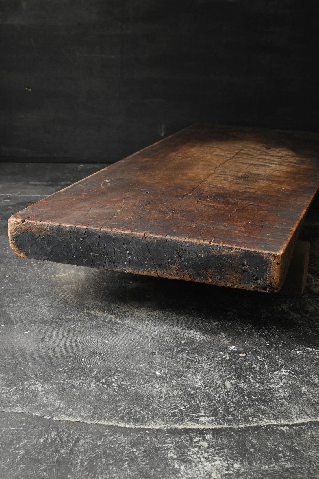 Table basse japonaise ancienne en bois / 1868-1920 / Table basse Wabi-Sabi en vente 3