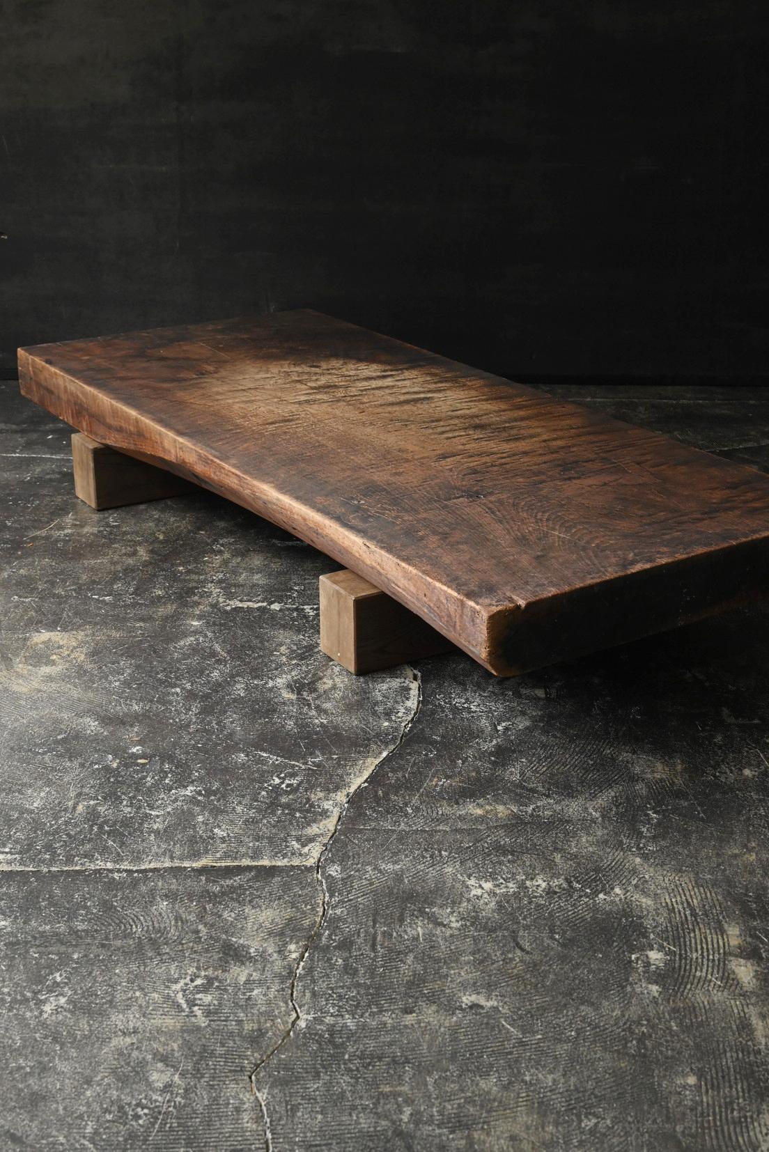 Table basse japonaise ancienne en bois / 1868-1920 / Table basse Wabi-Sabi en vente 4