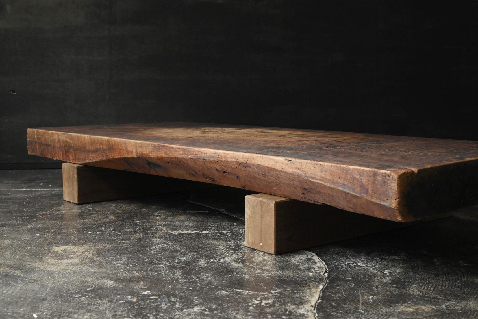 Table basse japonaise ancienne en bois / 1868-1920 / Table basse Wabi-Sabi en vente 5